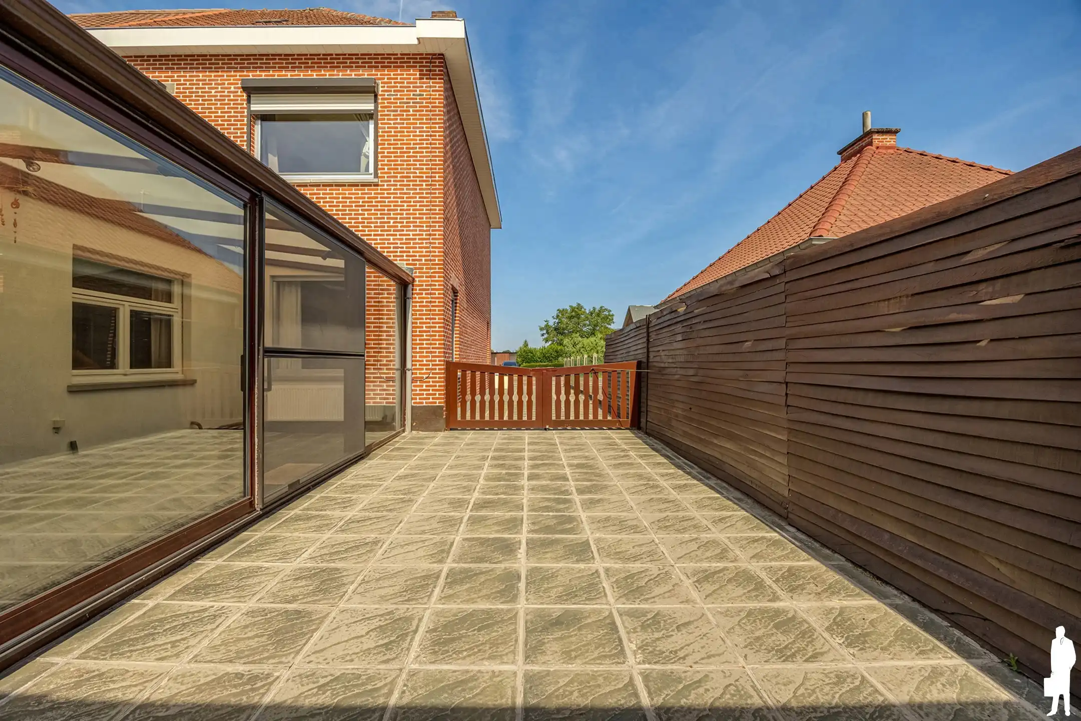 Gezinswoning met veranda, garage en tuin op topligging  foto 15