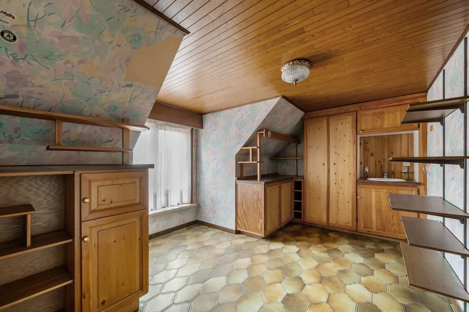 Ruimte, rust en bereikbaarheid: Solide villa met zwembad en achteringang op toplocatie in Erembodegem foto 24