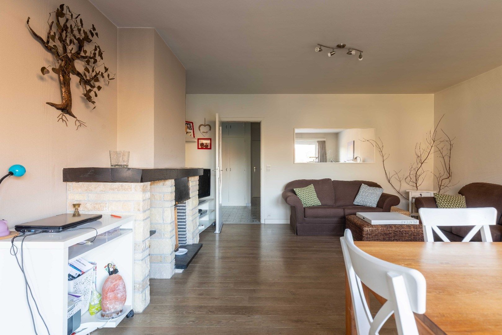 Zéér ruim appartement met open zichten, grote garage en drie slaapkamers te Sint-Andries. foto 8