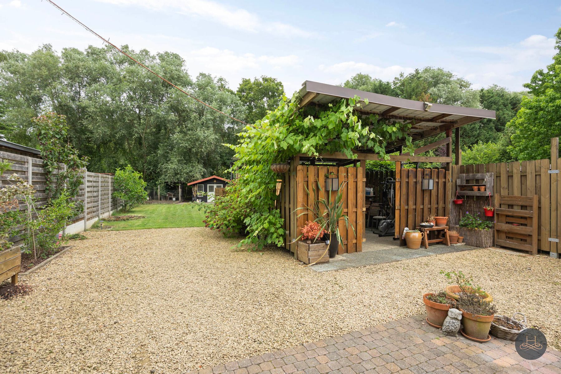 Gerenoveerde woning met fantastische buitenruimte foto 21