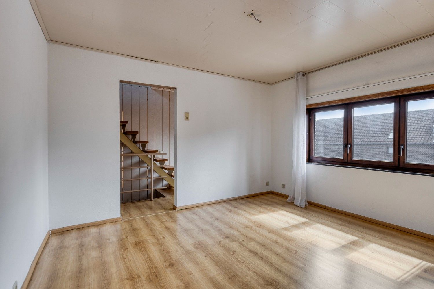 Halfopen gezinswoning met drie slaapkamers (mogelijkheid tot 4), grote tuin en zonnepanelen! foto 25