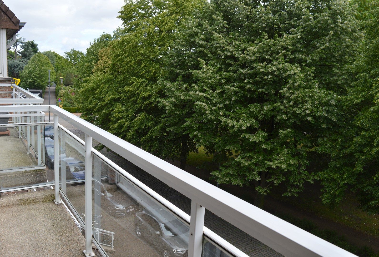 Verzorgd twee slaapkamer appartement in hartje Gullegem foto 12