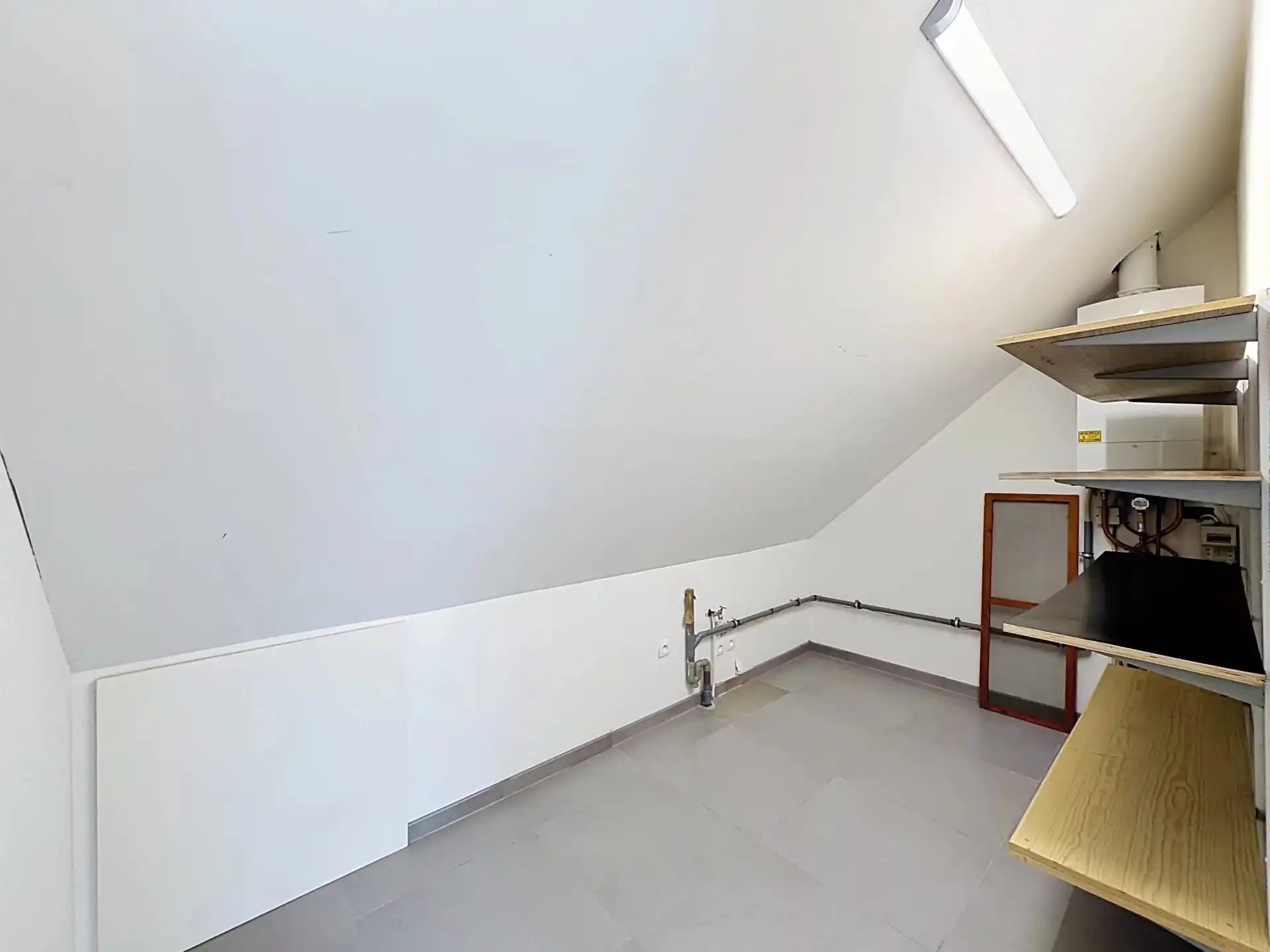 Gezellig dakappartement met 2 slaapkamers en airco foto 11