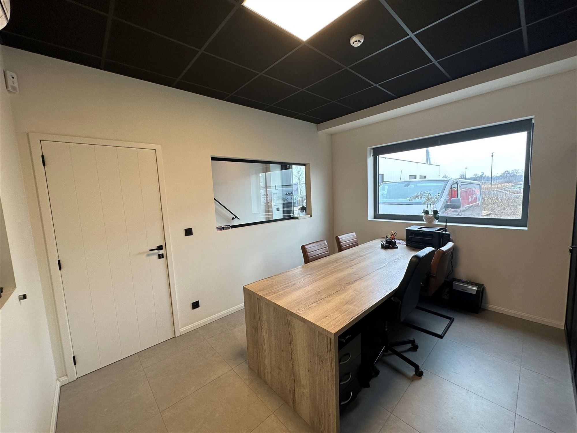 KMO-unit met kantoorruimte en toonzaal foto 4