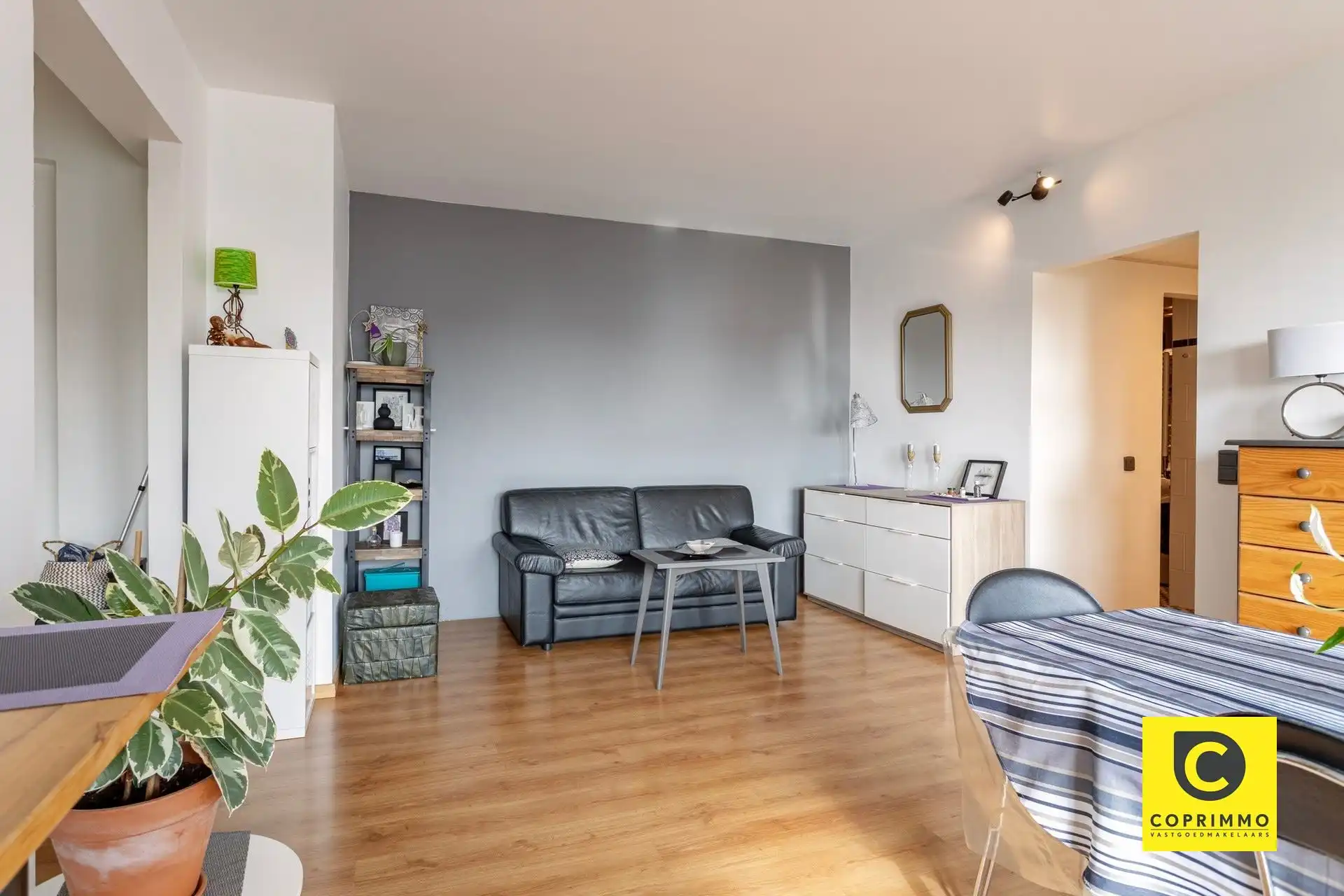 Leuk 1 à 2 slaapkamer appartement met terras! foto 2