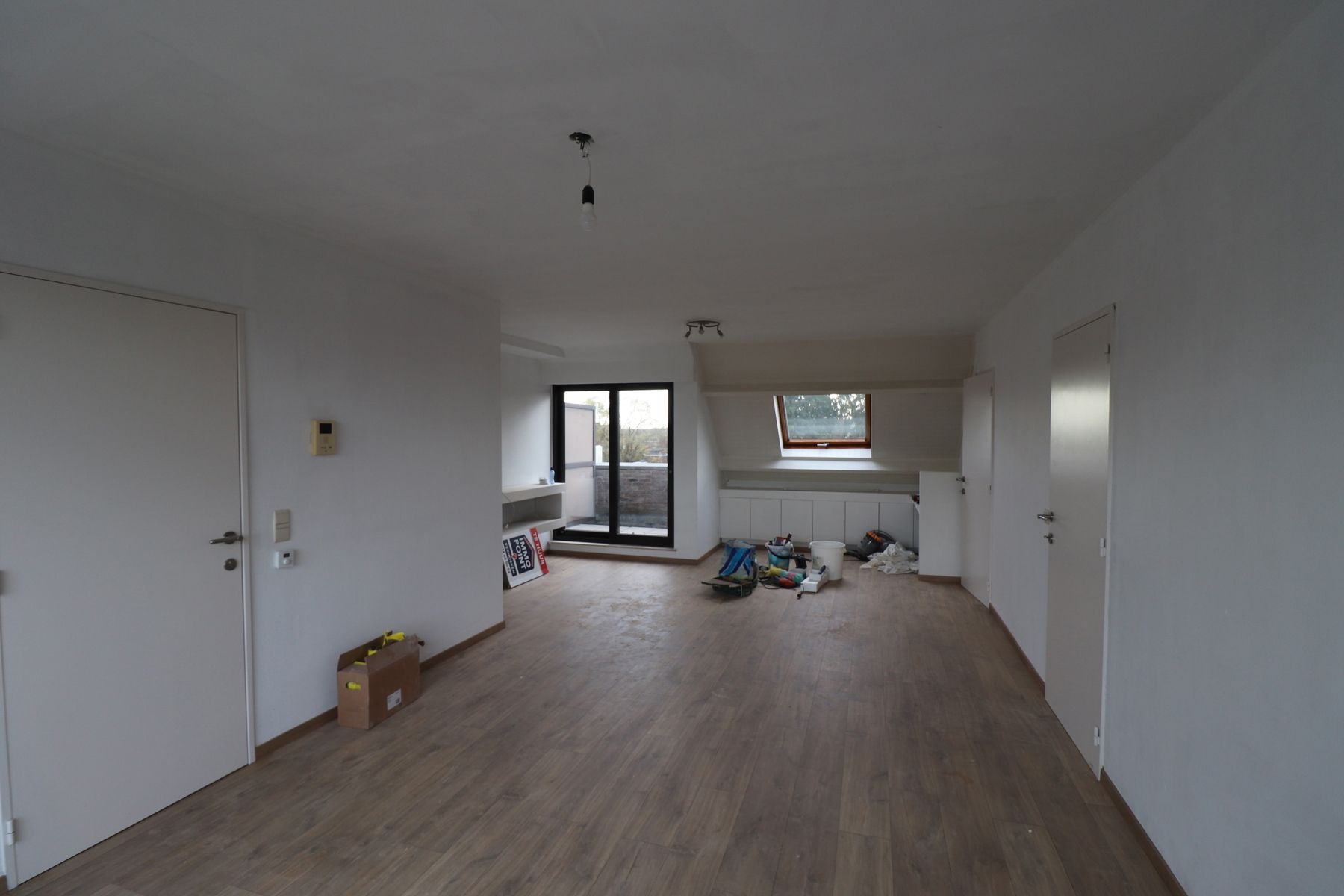 Recent gerenoveerd dakappartement met balkon, terras en garage. foto 2