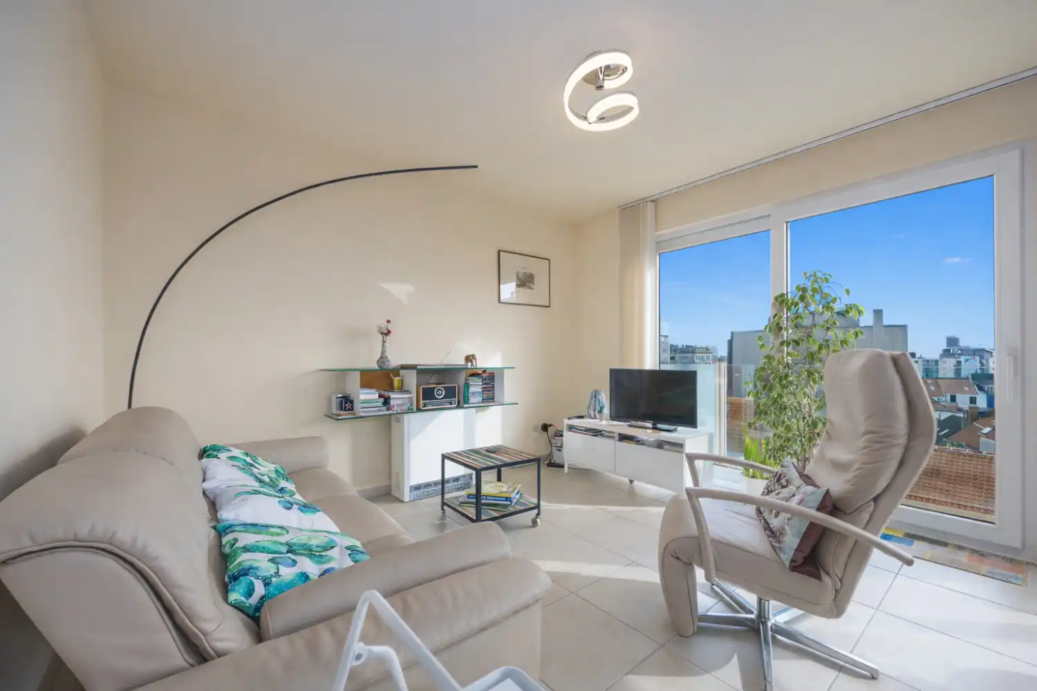 Instapklaar 2-slaapkamerappartement met zonnig terras en open zicht foto 3