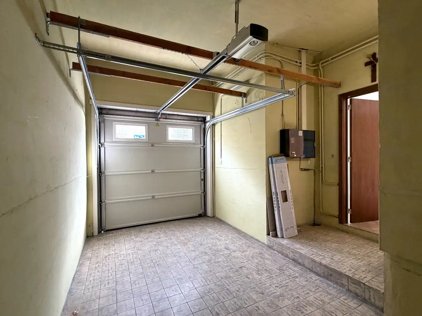 Gerenoveerde gezinswoning met 3 slaapkamers, tuin en garage. foto 21