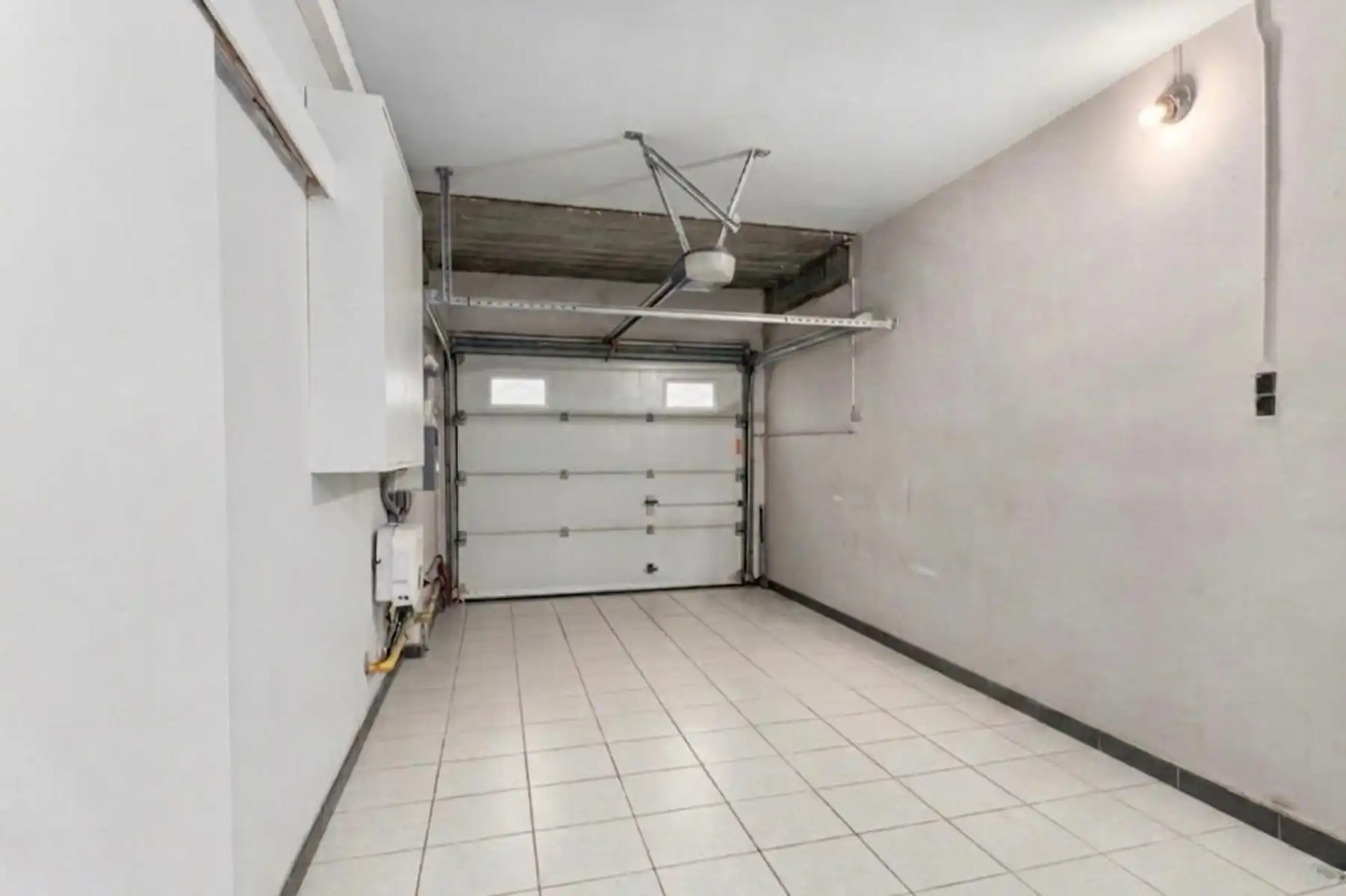 Rustig gelegen woning met garage en tuin foto 19