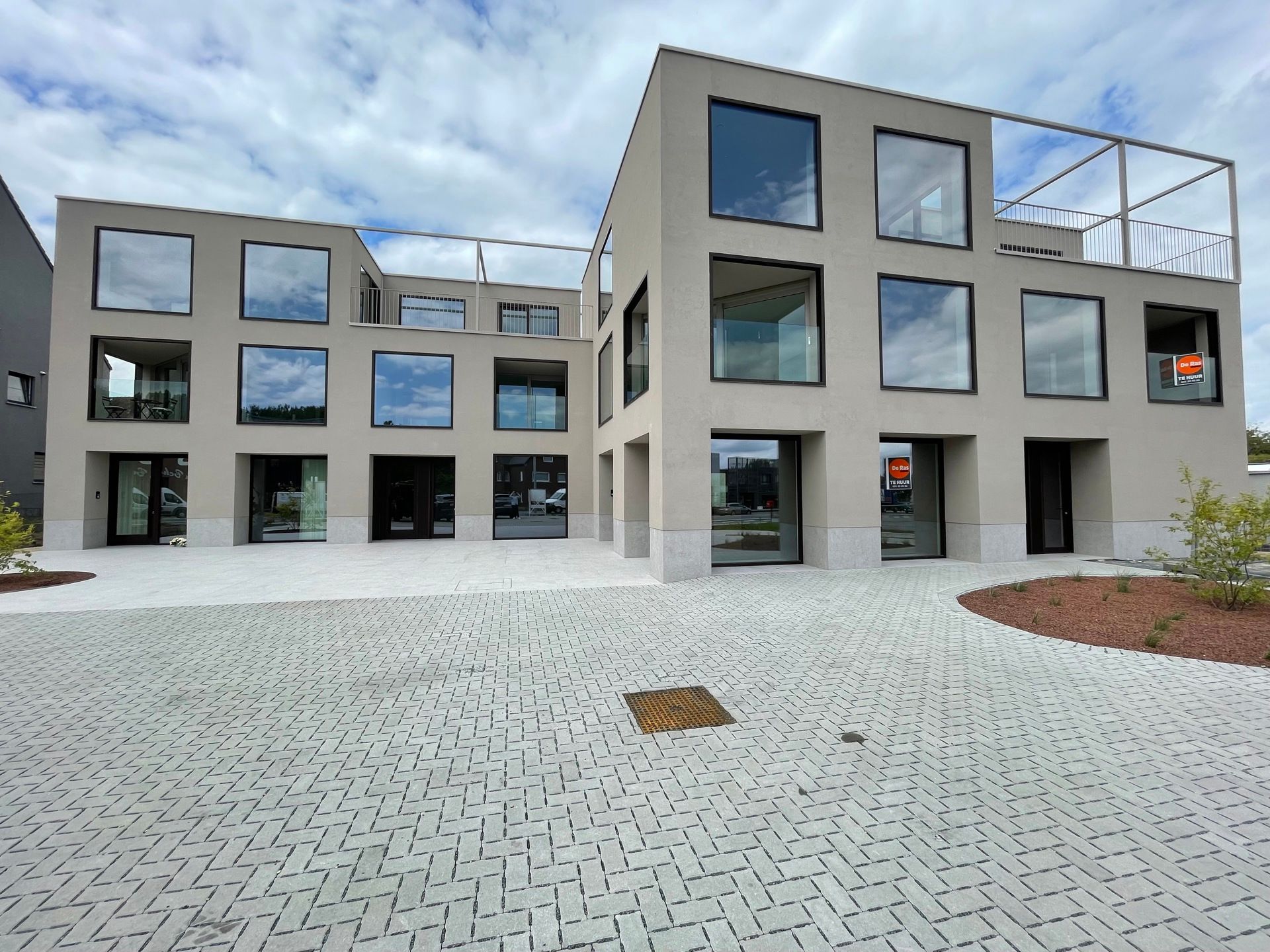BURST - CASCO multifunctioneel, commercieel gelijkvloers. foto {{pictureIndex}}