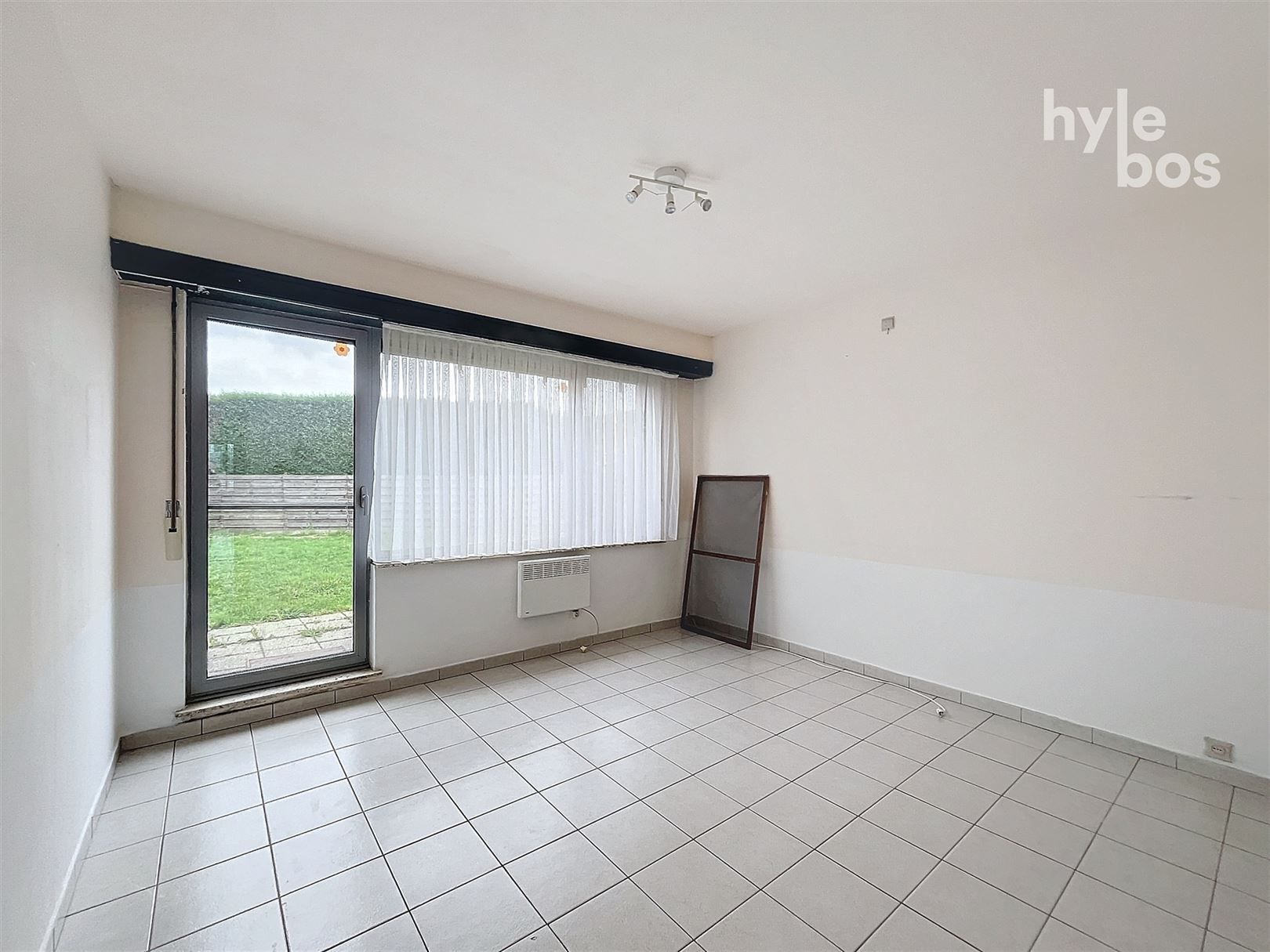 Gelijkvloers appartement met 2 slaapkamers, garage en ruime tuin foto 7