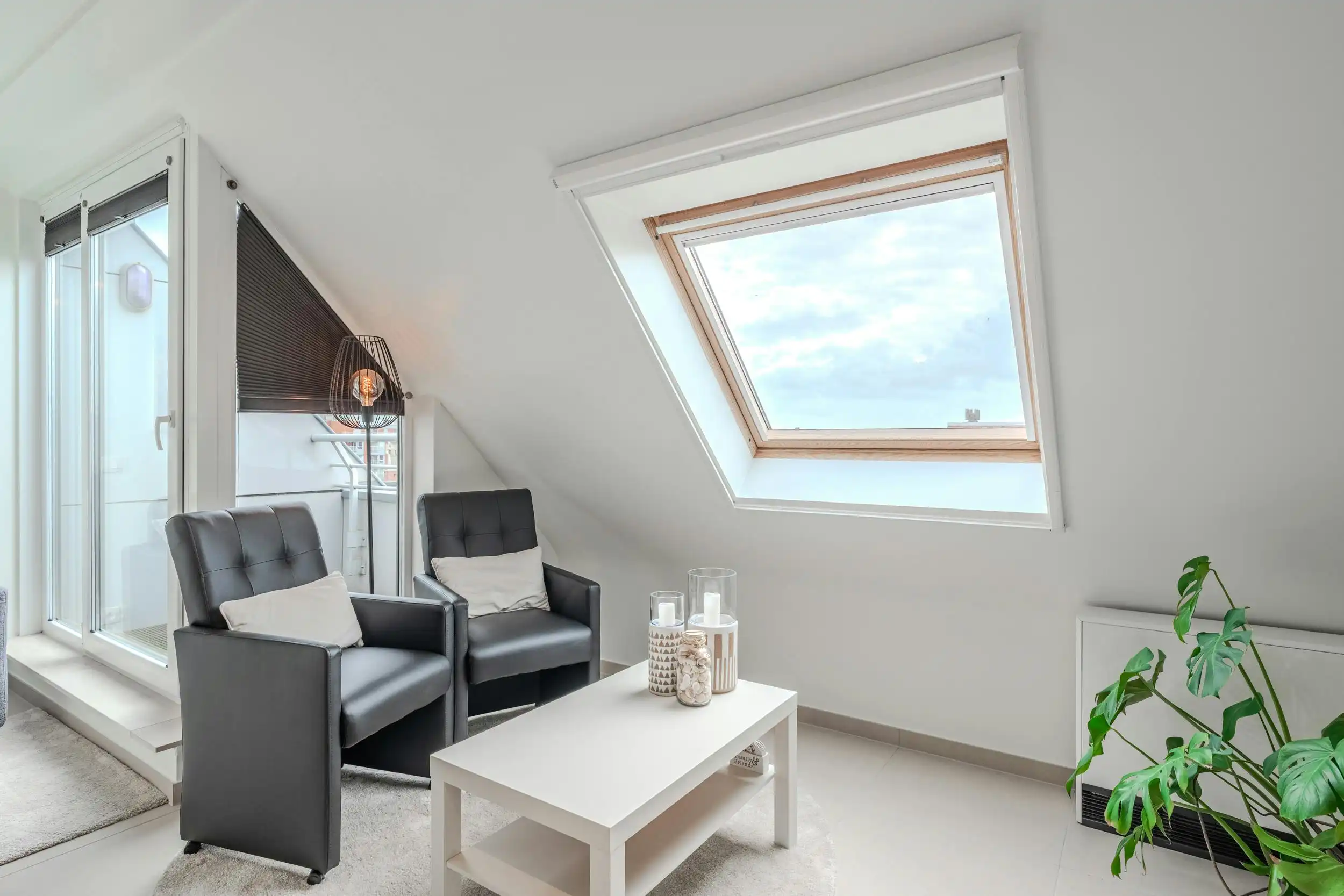 Recent éénslaapkamer appartement met terras vlakbij Zeedijk! foto 12