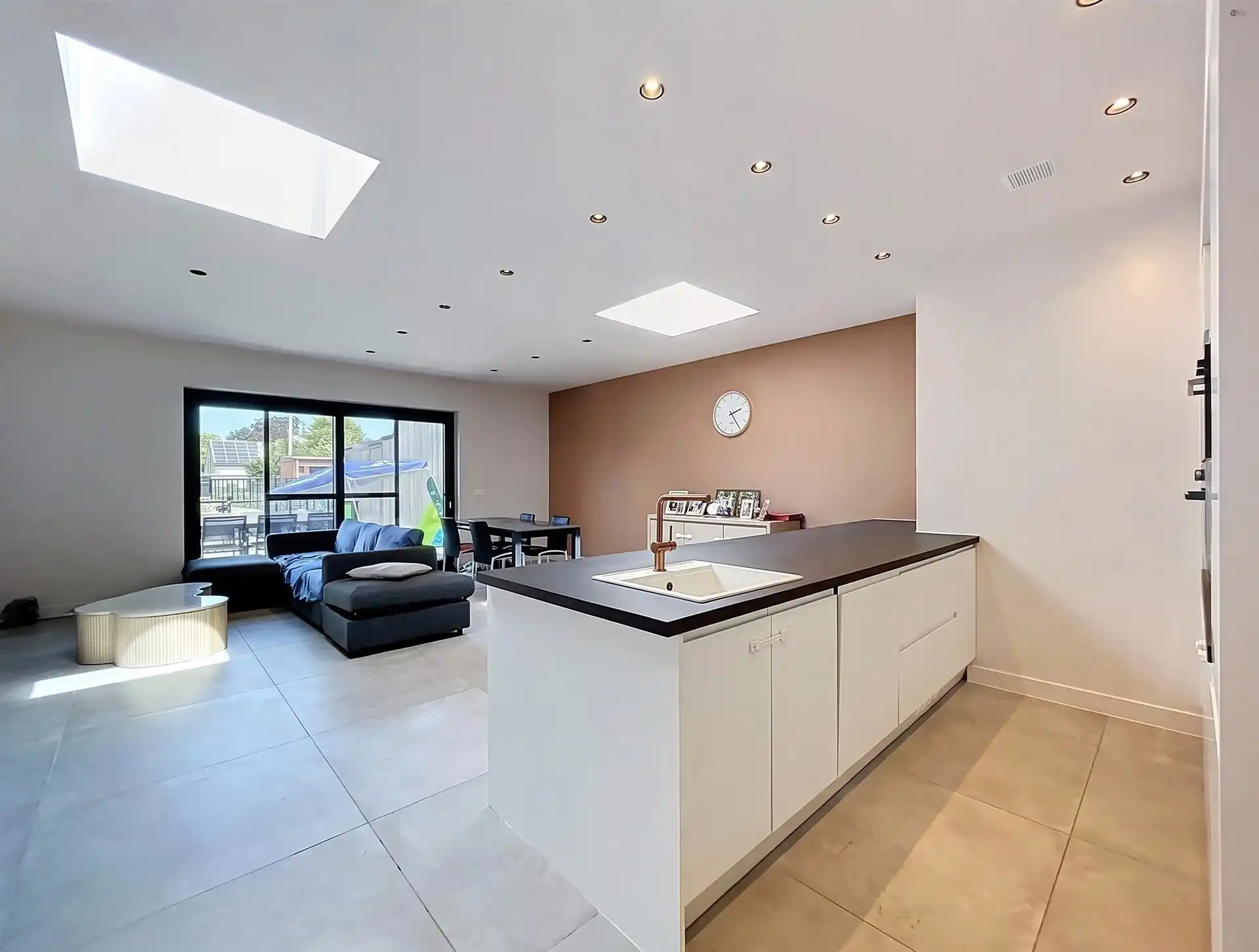 instapklare gezinswoning met 3 slaapkamers op perceel van 363m² foto {{pictureIndex}}