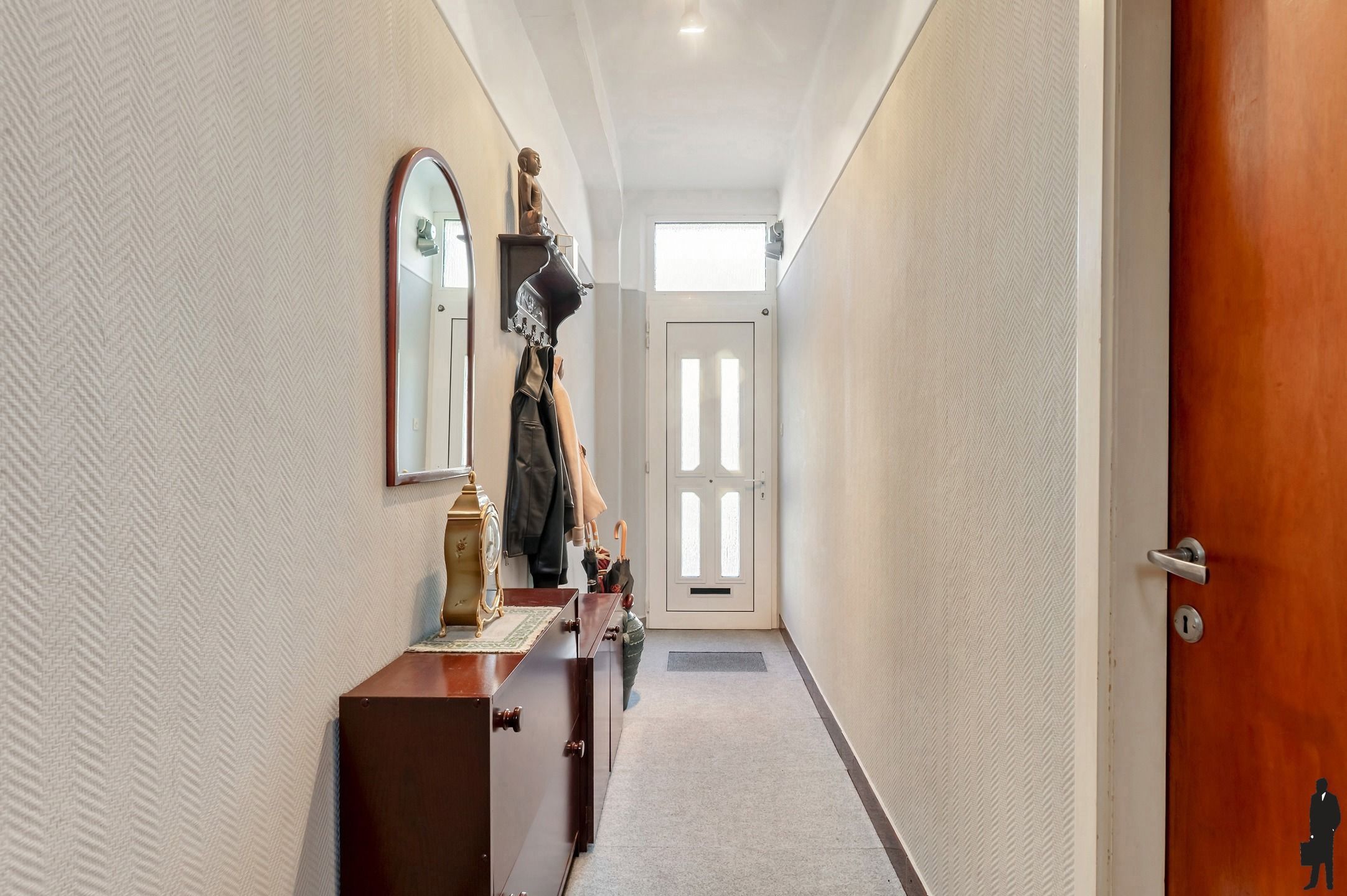 Ruime gezinswoning met bouwgrond. foto 5