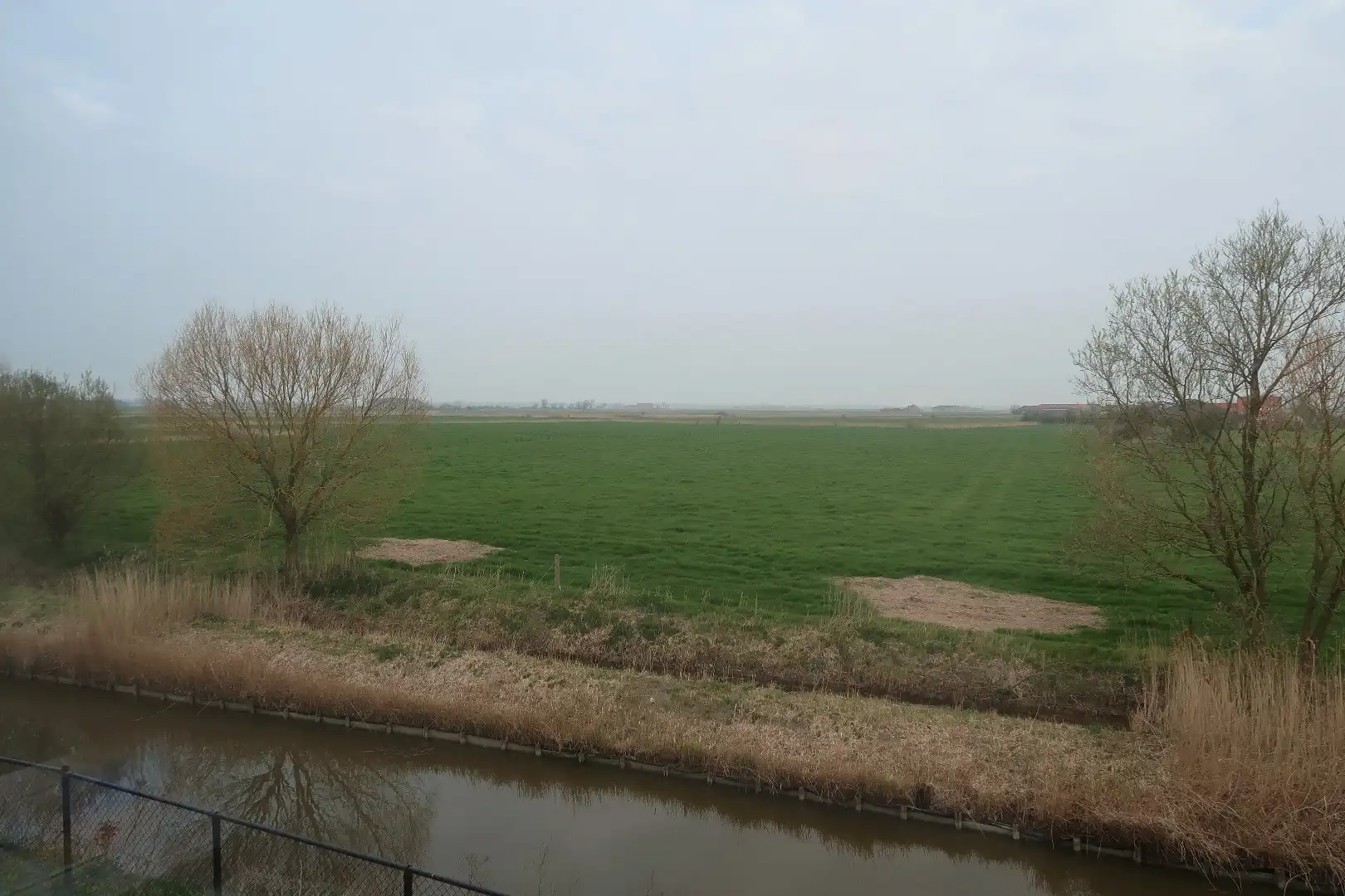 Moderne koppelwoning met 4 slaapkamers en prachtige vergezichten, omringd door groen foto 20