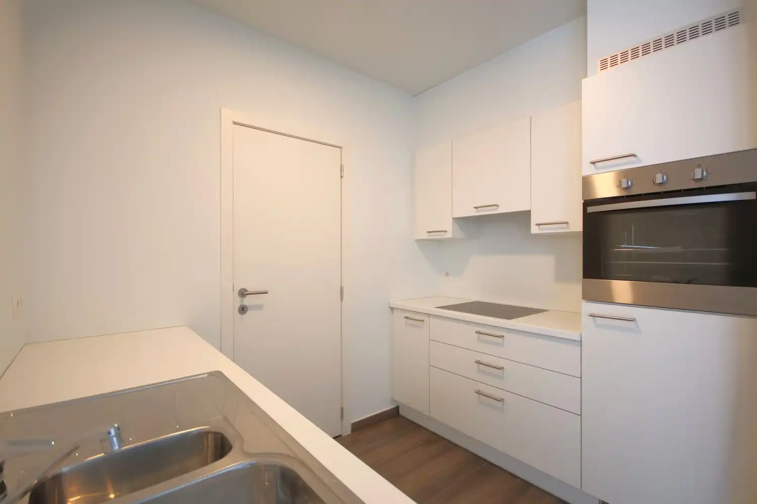 Modern gelijkvloers appartement met 2 slaapkamers en groot terras foto 3