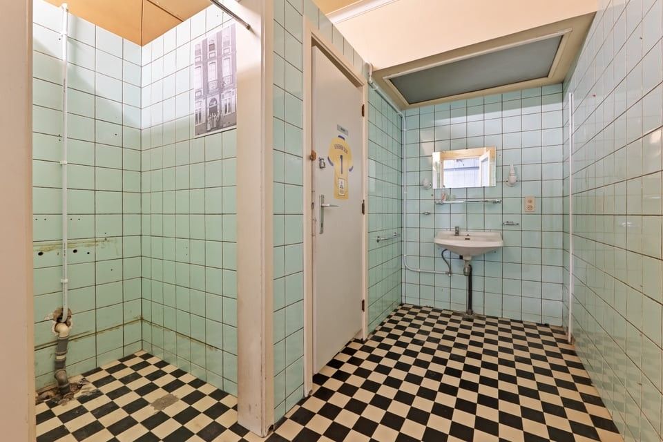 ICONISCH HANDELSPAND MET LUXUEUZE WOONST OP DE GROTE MARKT VAN SINT-TRUIDEN foto 42