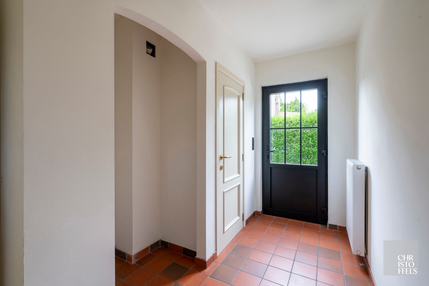 Instapklare, karaktervolle woning met eventuele praktijkruimte (229m²) te Genk!  foto 13