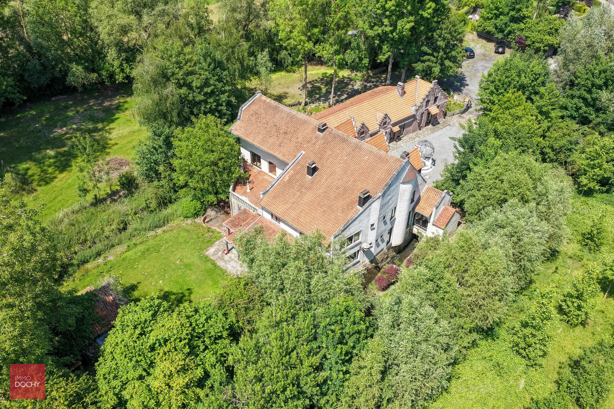 Landelijk en rustig gelegen handelscomplex met woonst foto 8