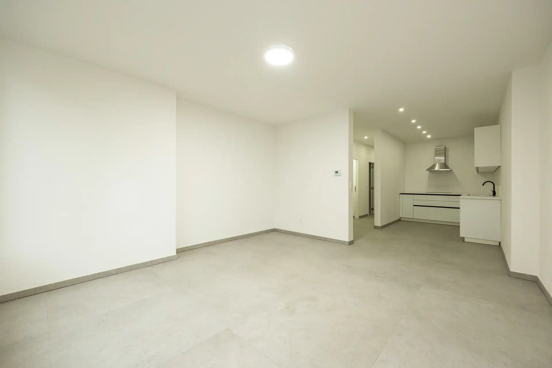 Gerenoveerd glvl met 2 slaap- en badkamers, terras en tuin foto 2