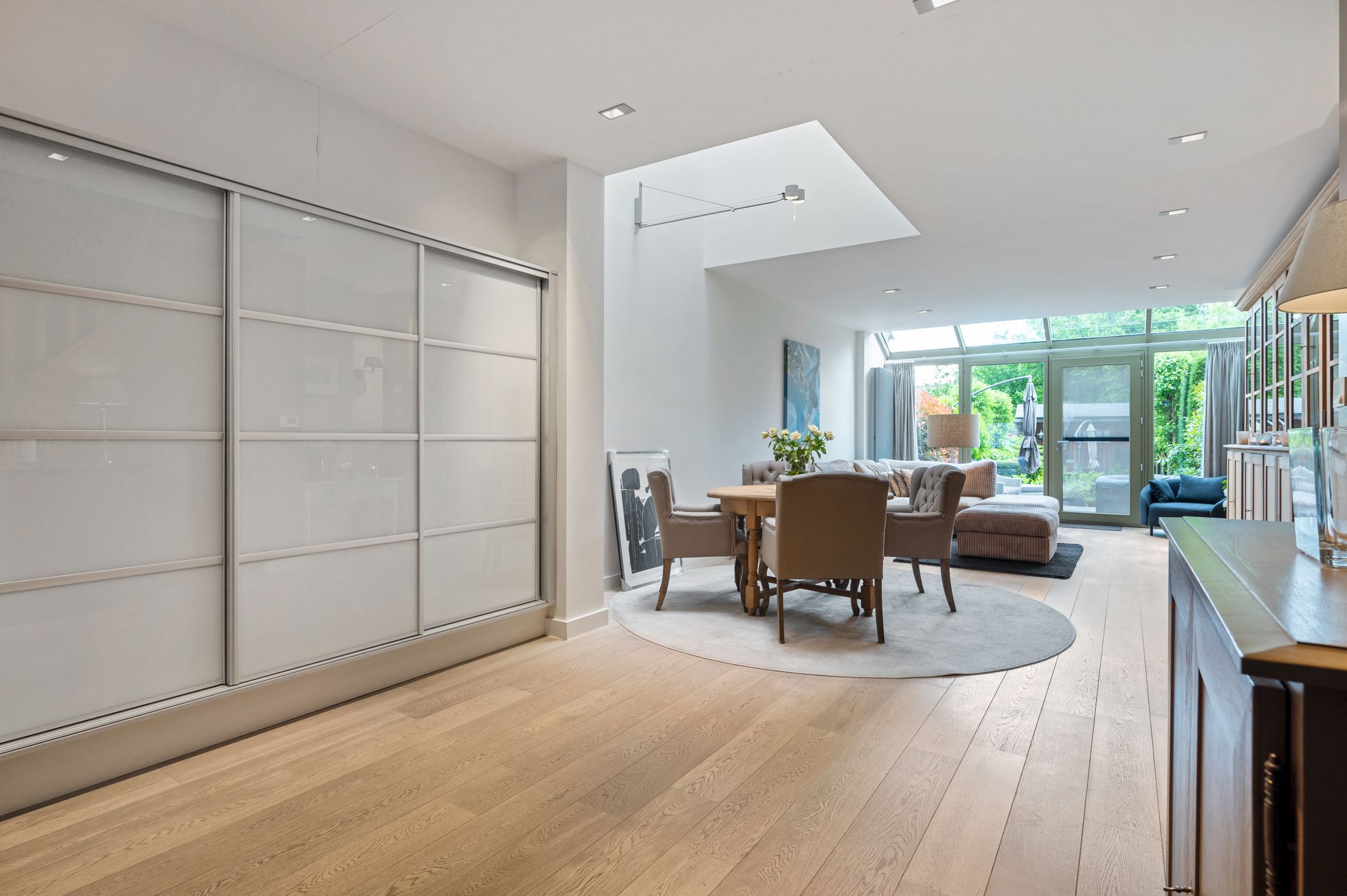 Fijne woning met verzorgde tuin  foto {{pictureIndex}}