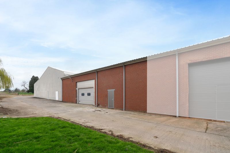 MAGAZIJNUNIT TUSSEN GENT EN BRUSSEL foto {{pictureIndex}}