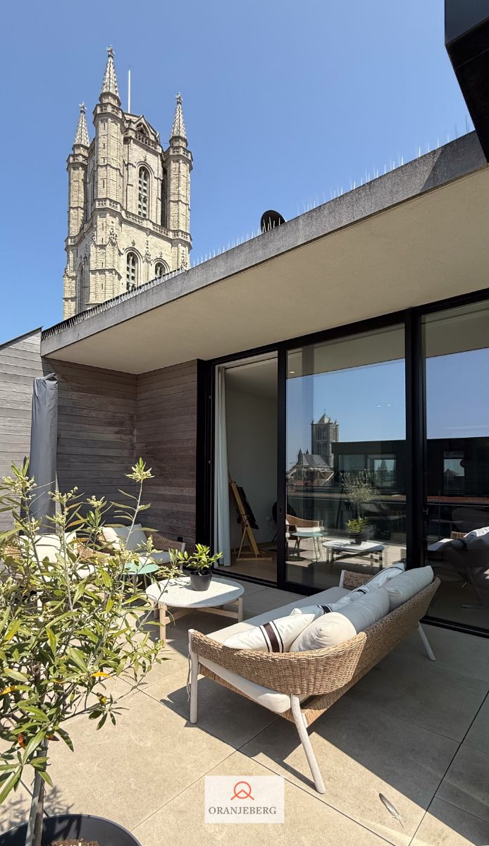 Duplex penthouse op exclusieve locatie vlakbij Sint-Baafsplein foto {{pictureIndex}}