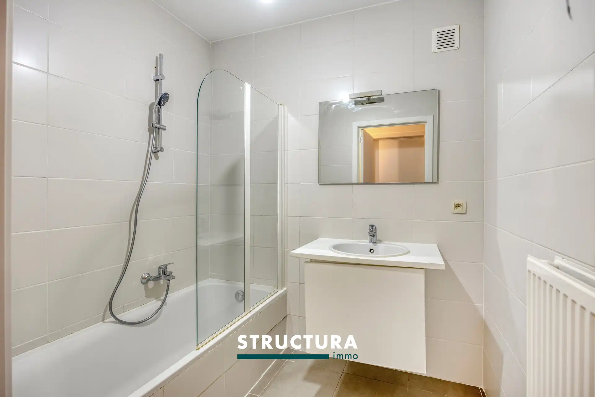 Te koop – Instapklaar appartement met 2 slaapkamers in hartje Laken. foto 10