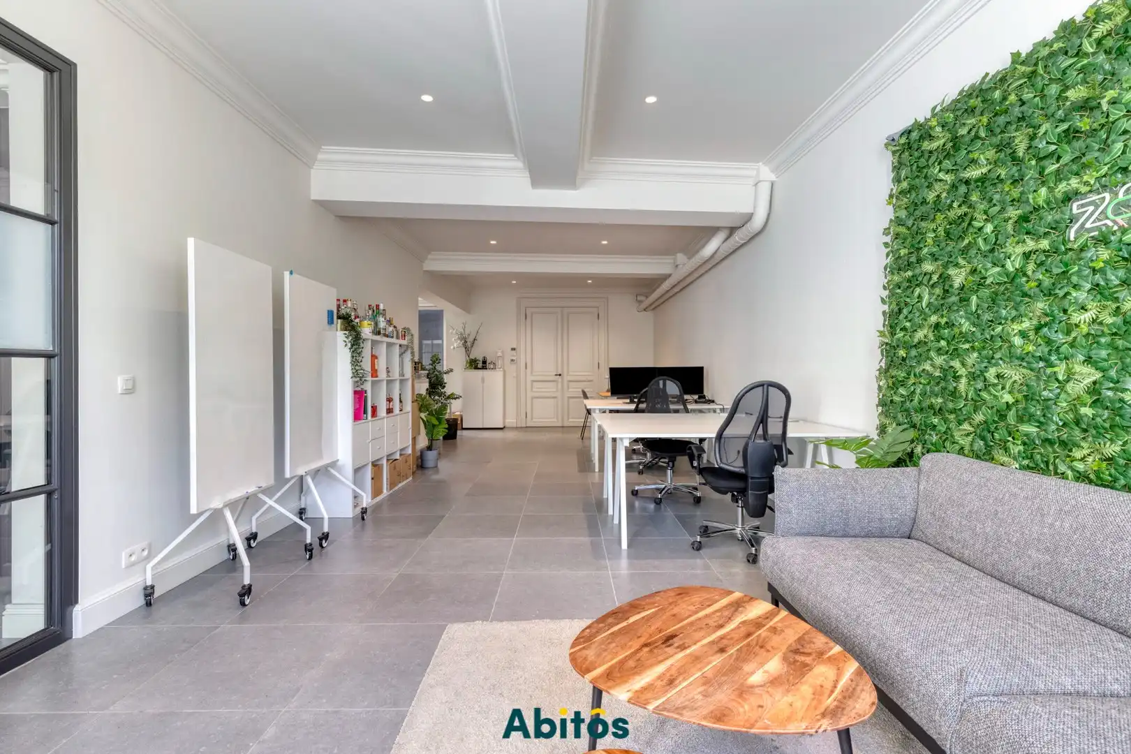 Gelijkvloerse kantoorruimte met topligging Gent foto {{pictureIndex}}