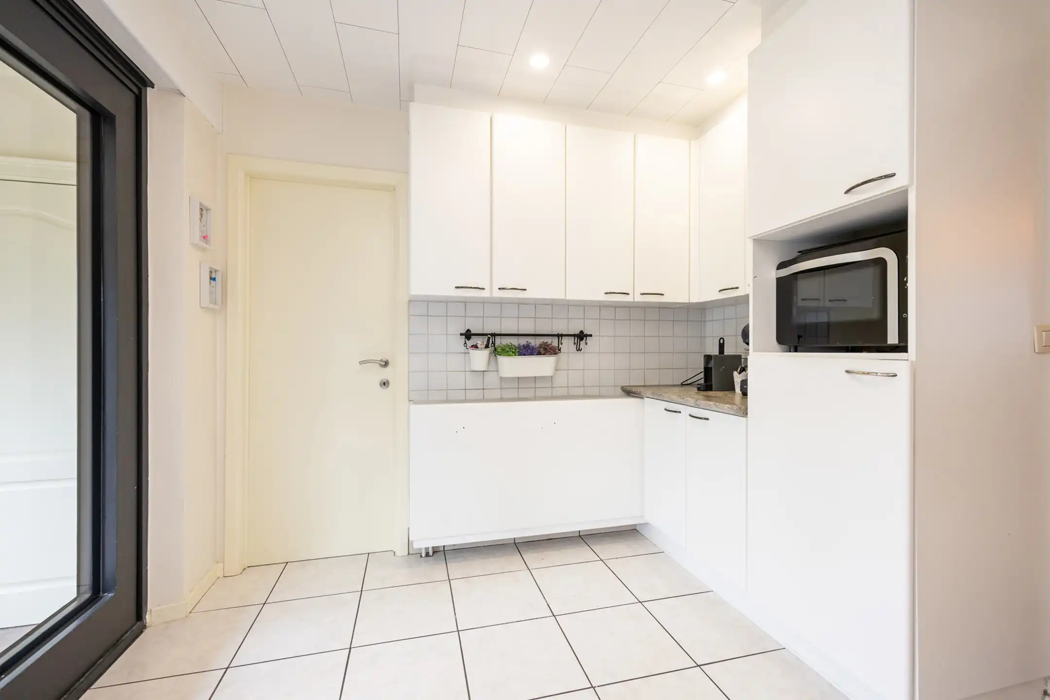 Gunstig gelegen woning met drie slaapkamers en garage foto 13