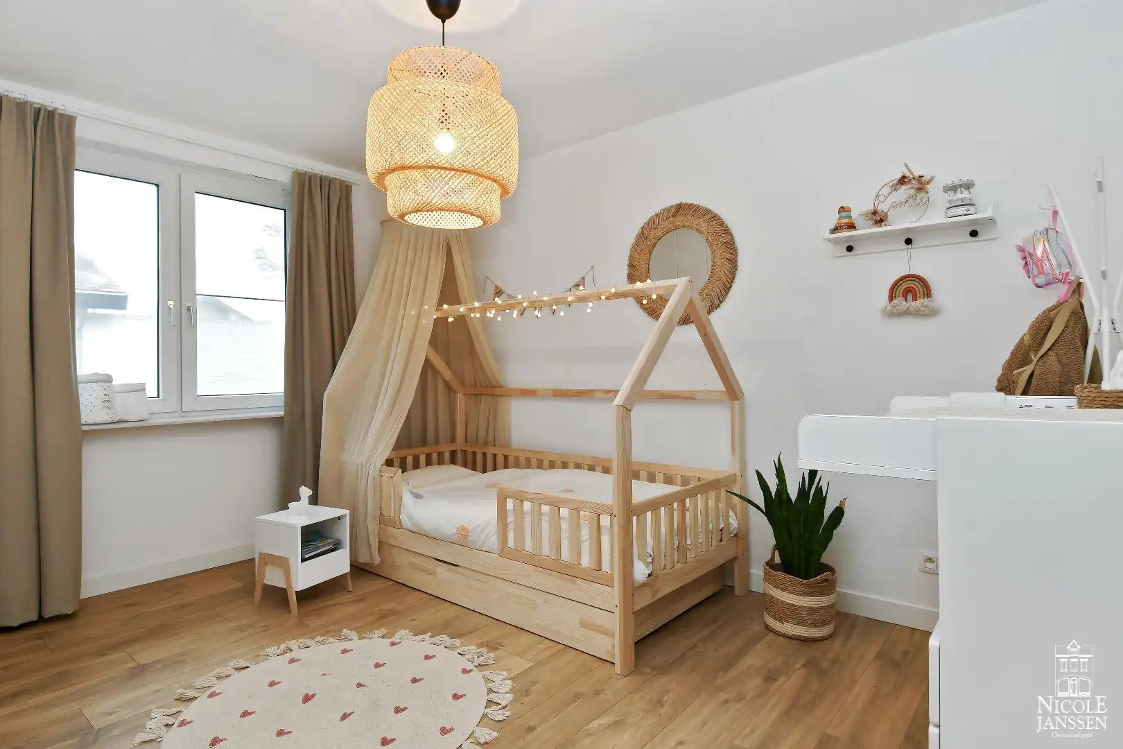 Charmante vrijstaande gezinswoning met grote garage en mooie tuin   foto 16