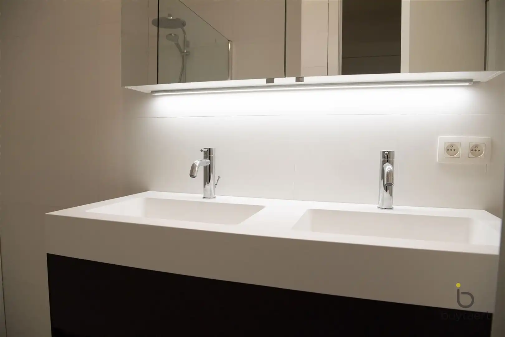 Beleef luxe, comfort en energiezuinigheid in een karaktervolle architectuur. foto 16