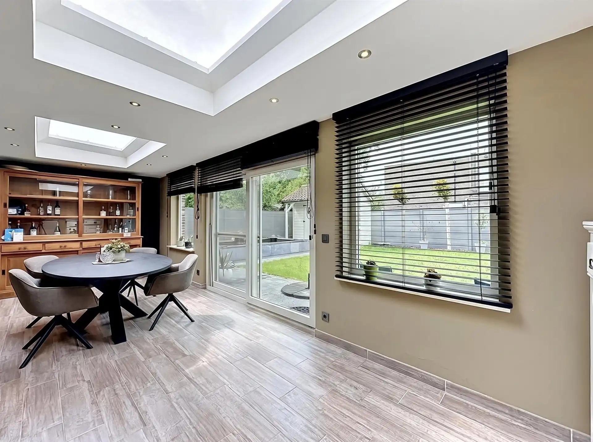 Energiezuinige open bebouwing met 3 slaapkamers, oprit en garage op perceel van 524m² in Zwijndrecht! foto 5