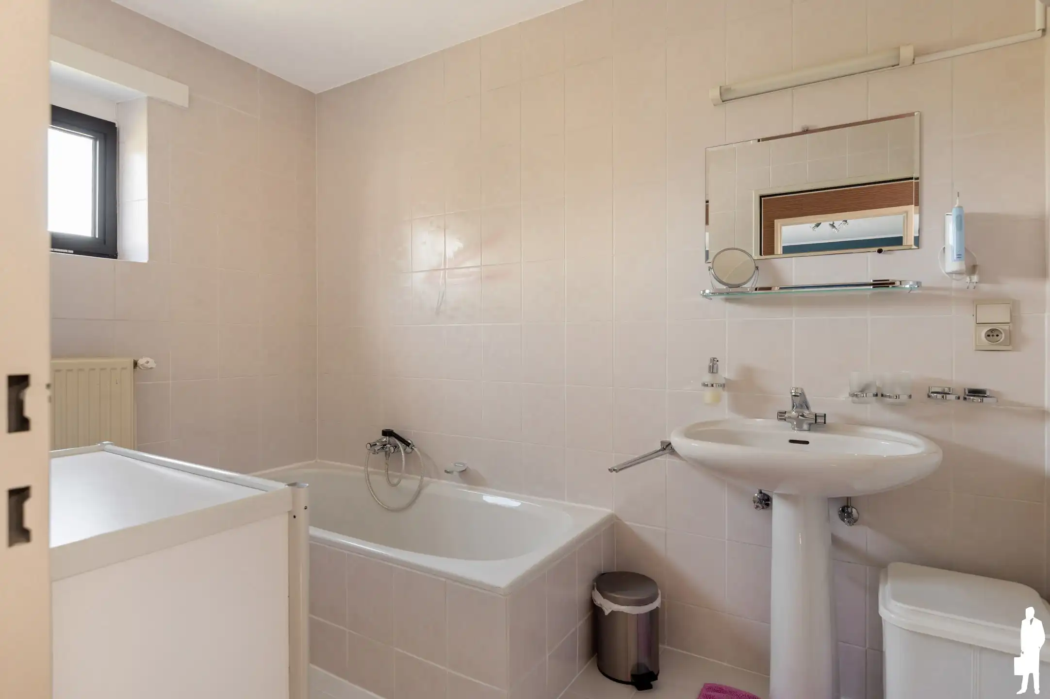 Bel-etage met 3 SLPK, dubbele garage en tuin foto 18