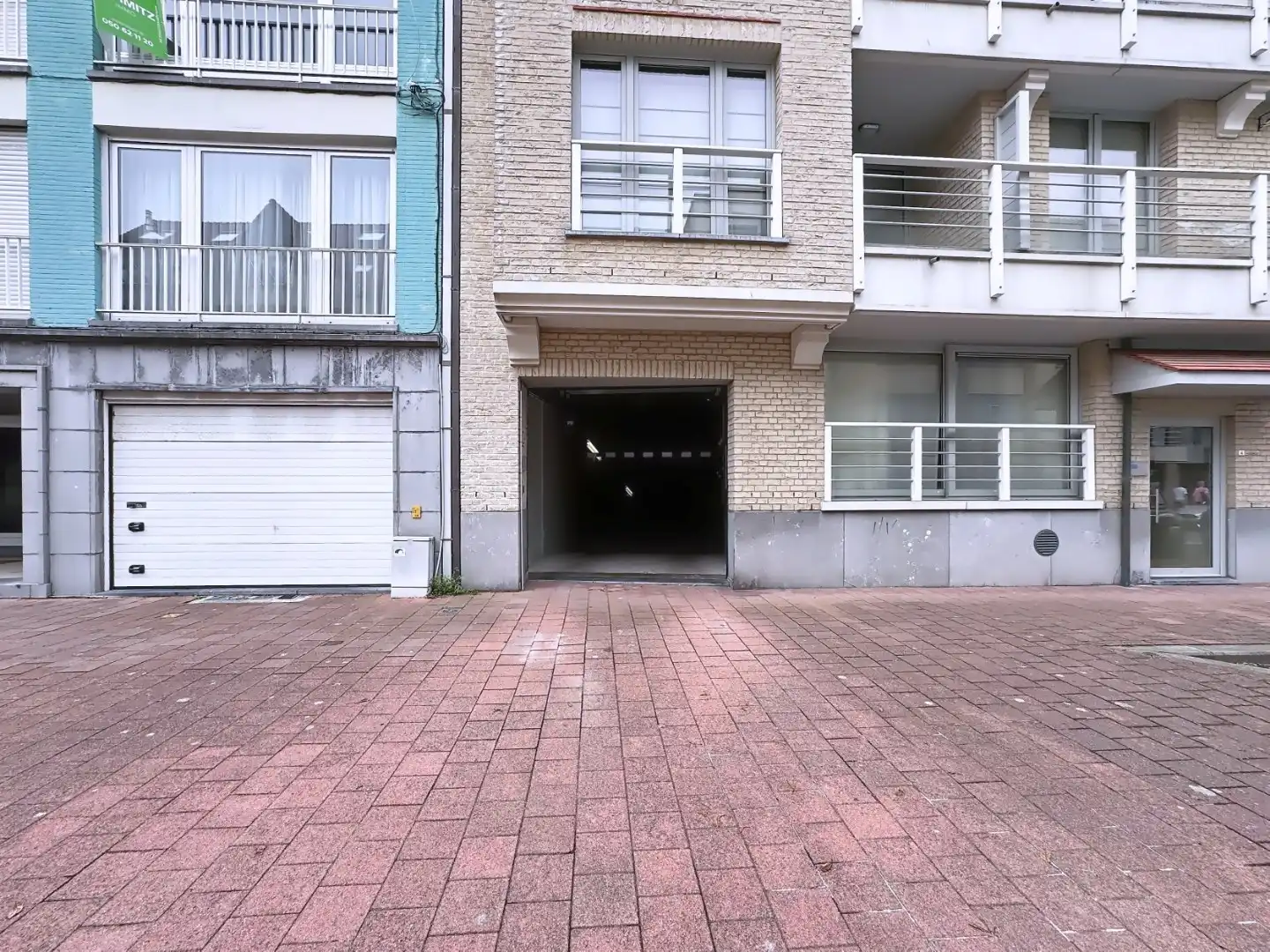 Centraal gelegen en makkelijk in te rijden dubbele autostandplaats foto 2