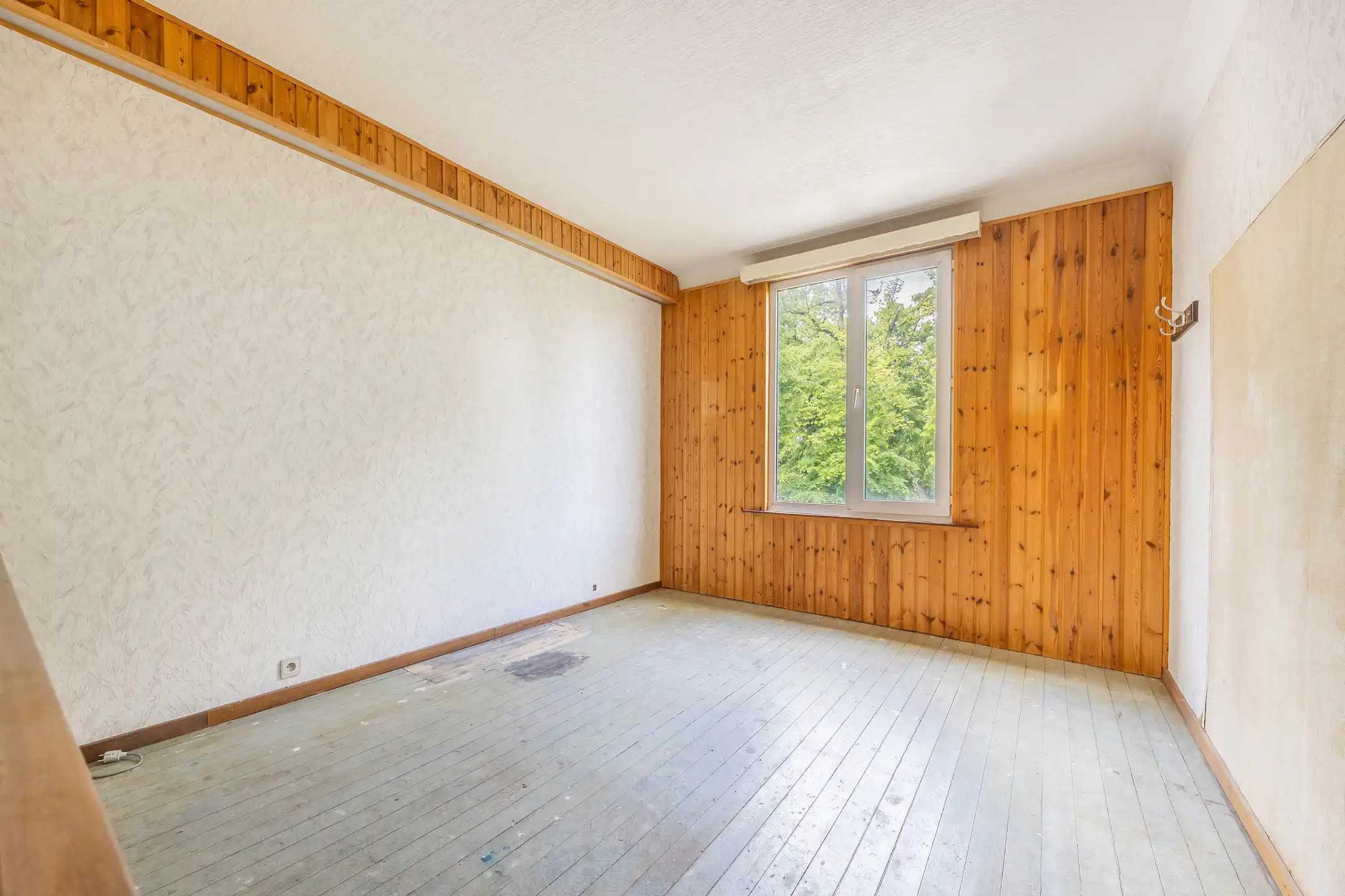 te renoveren woning met 3 ruime slaapkamers , garage en tuin foto 17