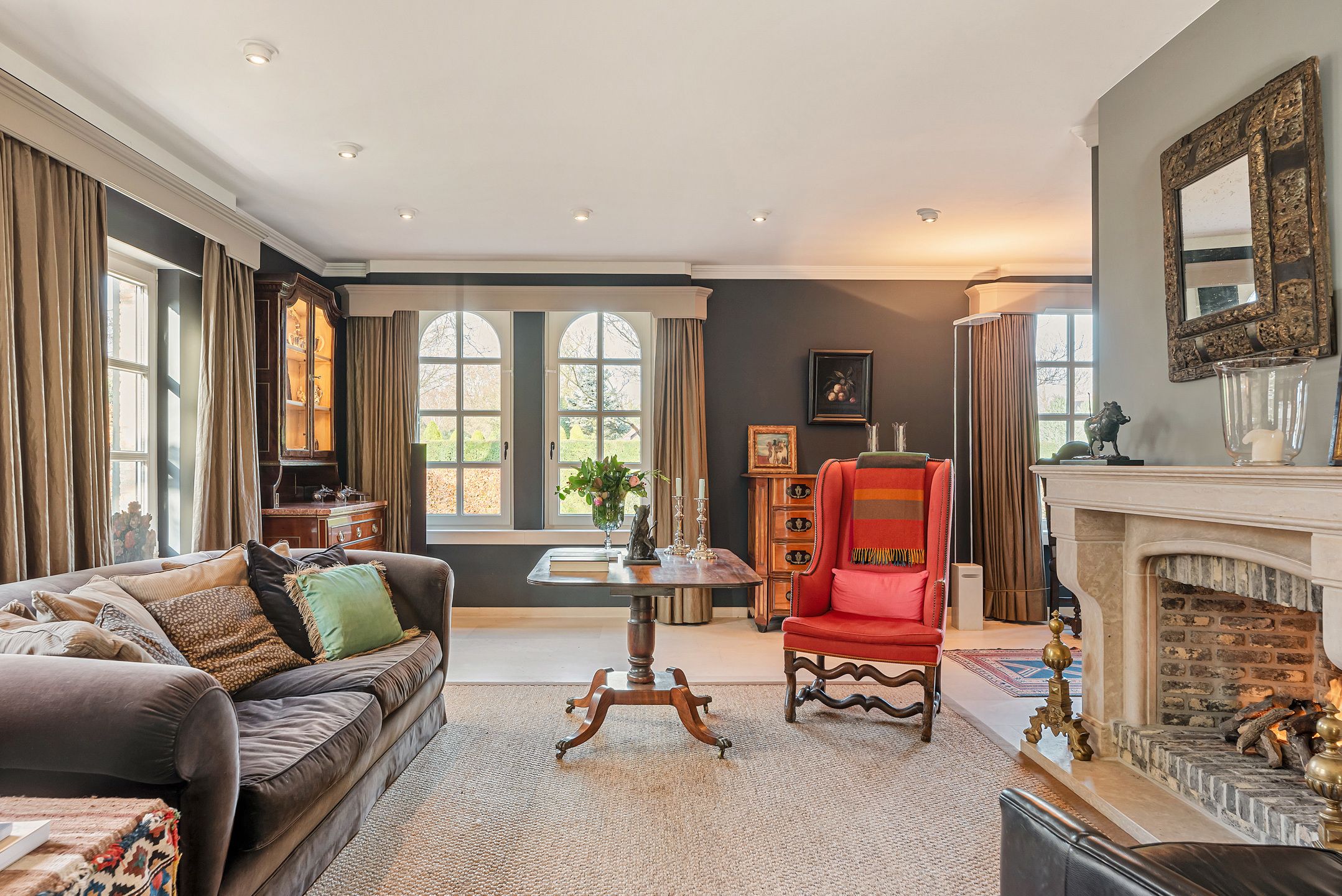 Rietgedekte villa met bijgebouw in Engelse stijl op 3.080m² foto 9