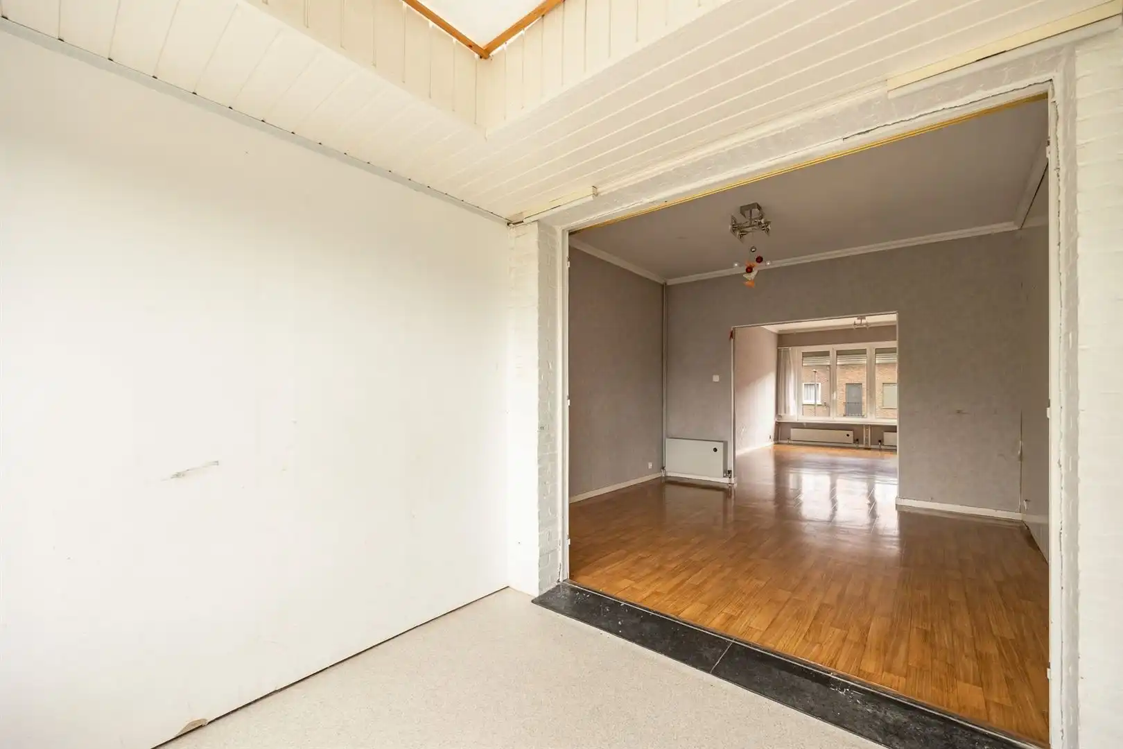 Ruime gezinswoning met zonnige tuin en renovatiepotentieel foto 10
