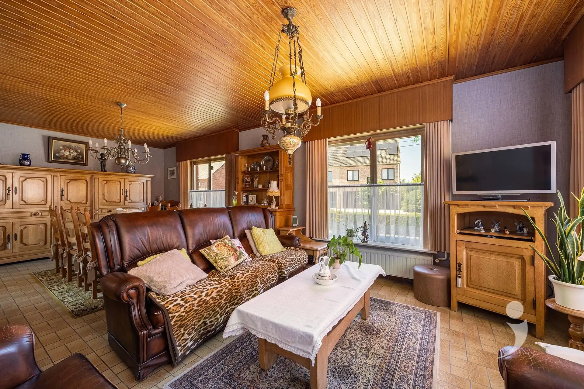Te renoveren alleenstaande woning met zuidgerichte tuin en weids uitzicht foto 3