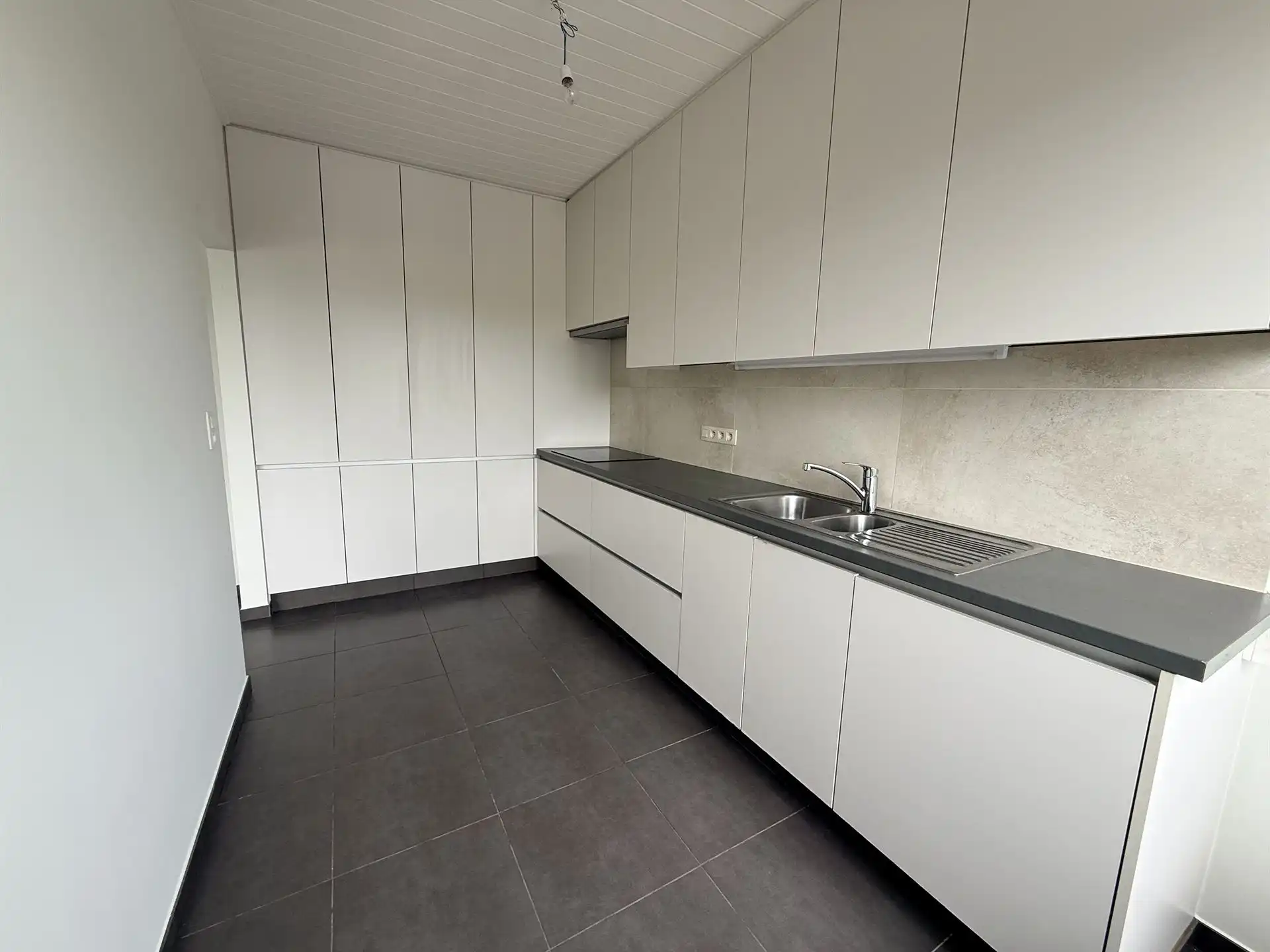 Ruim appartement met 2 slpk's en bew. opp. van 92 m² op centrale ligging te Lier! foto 7