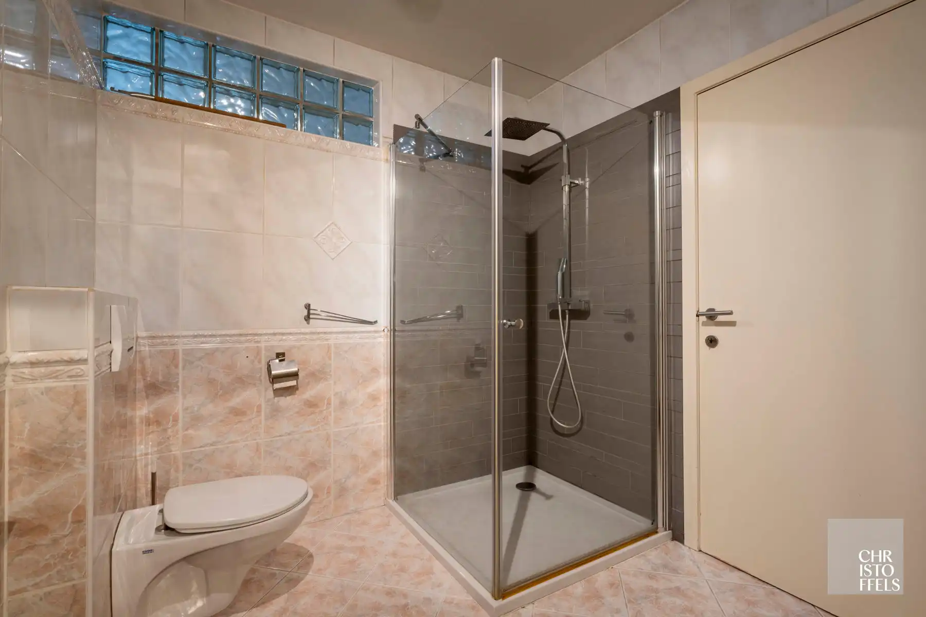 Tijdloze elegante villa met praktijkruimte (422 m²) op perceel van 1.672 m² foto 14