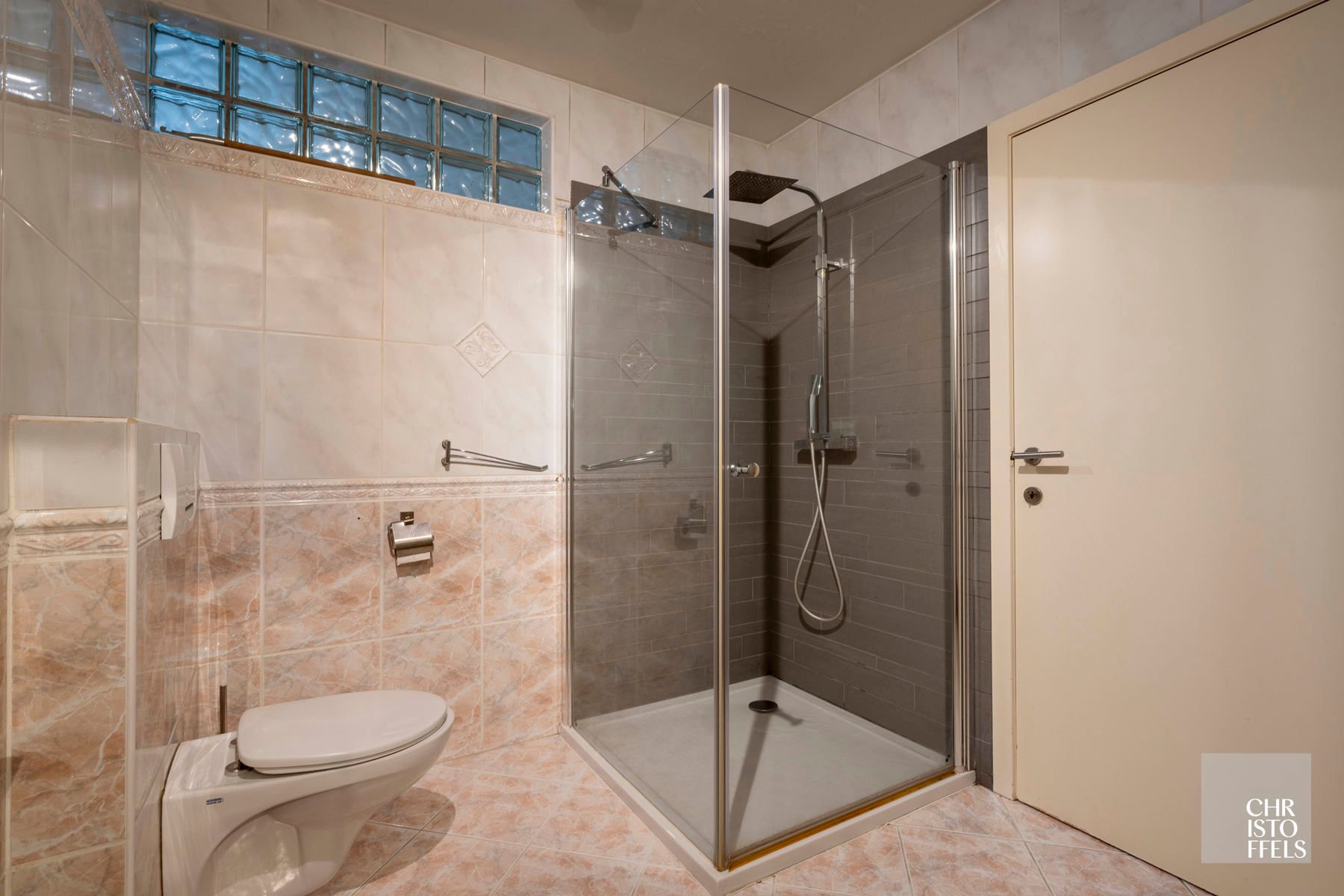 Tijdloze elegante villa met praktijkruimte (422 m²) op perceel van 1.672 m² foto 14