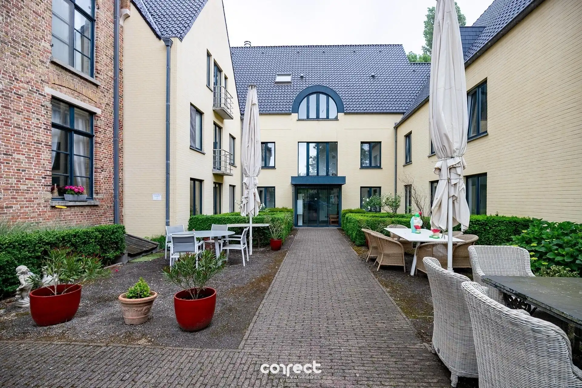 Assistentiewoning met privatief terras nabij het centrum van Brugge. foto 8