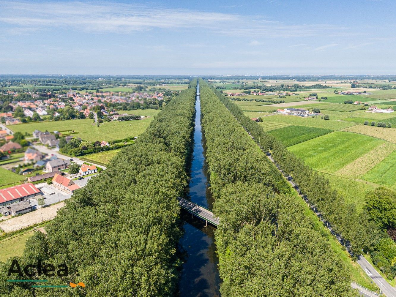 Unieke karaktervolle hoeve met manege op 12.121m² foto 2