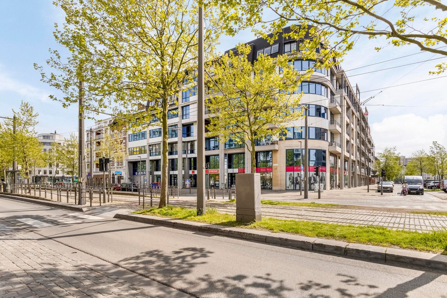 Op 't Eilandje gelegen instapklaar ruim appartement (185m2) op de 3de verdieping met 2 tot 3 slks en 2 badkamers. foto 3