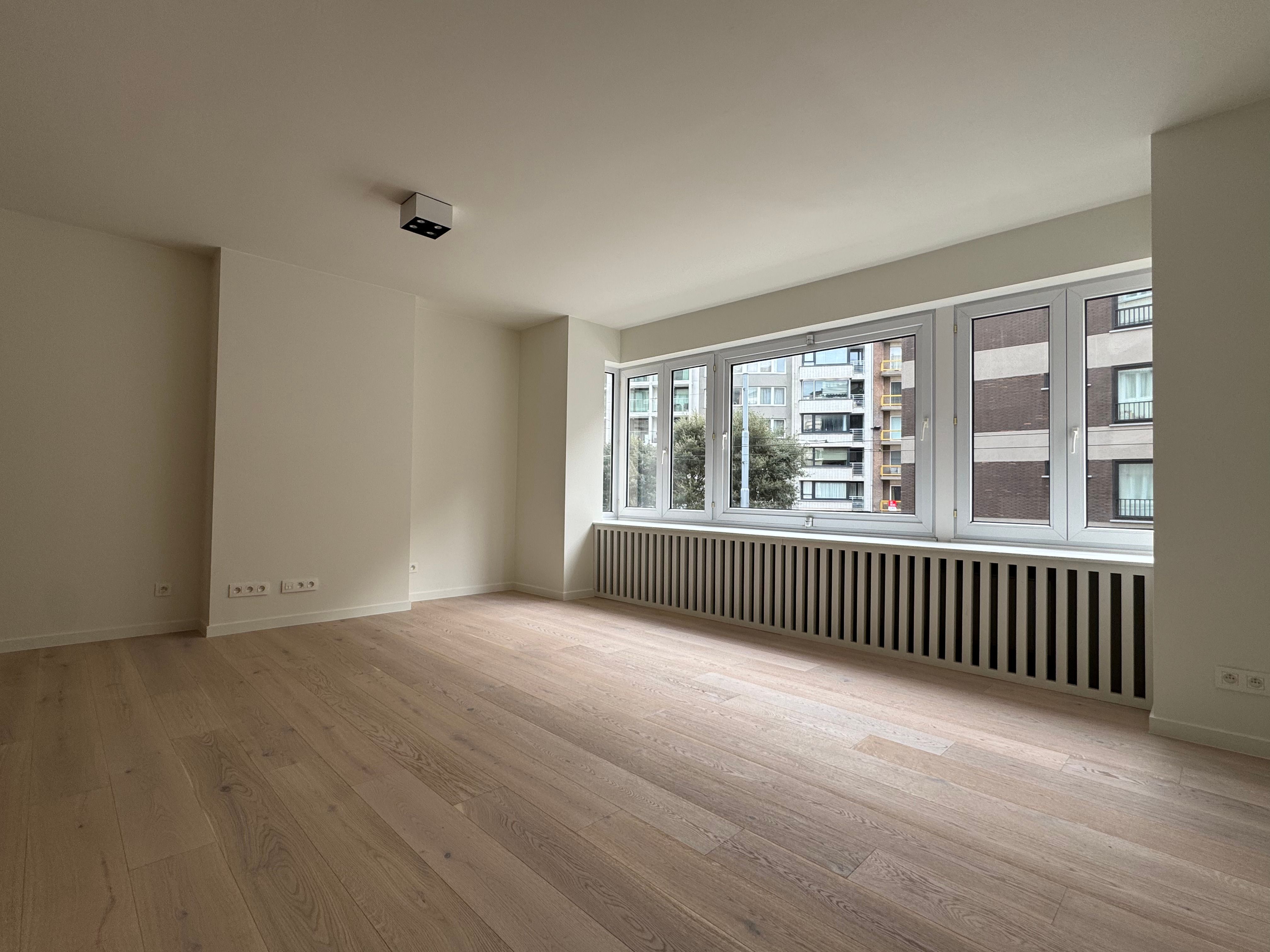 Stijlvol gerenoveerd appartement met 2 slaapkamers en terras foto 5