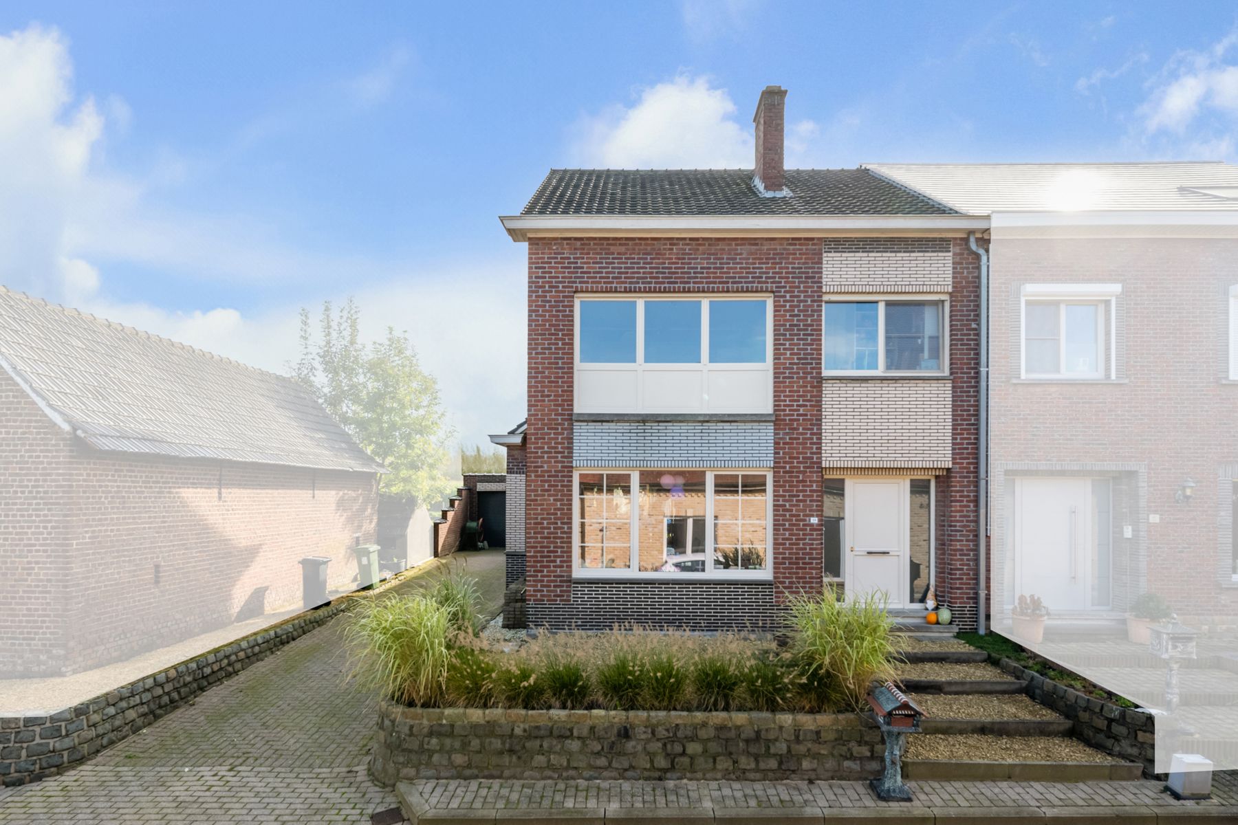 Gerenoveerde driegevelwoning met tuin foto 18