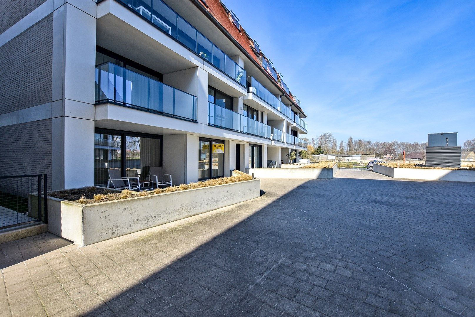 Stijlvol gelijkvloers appartement (2017) met tuin en twee terrassen in Nieuwpoort-Stad foto 11