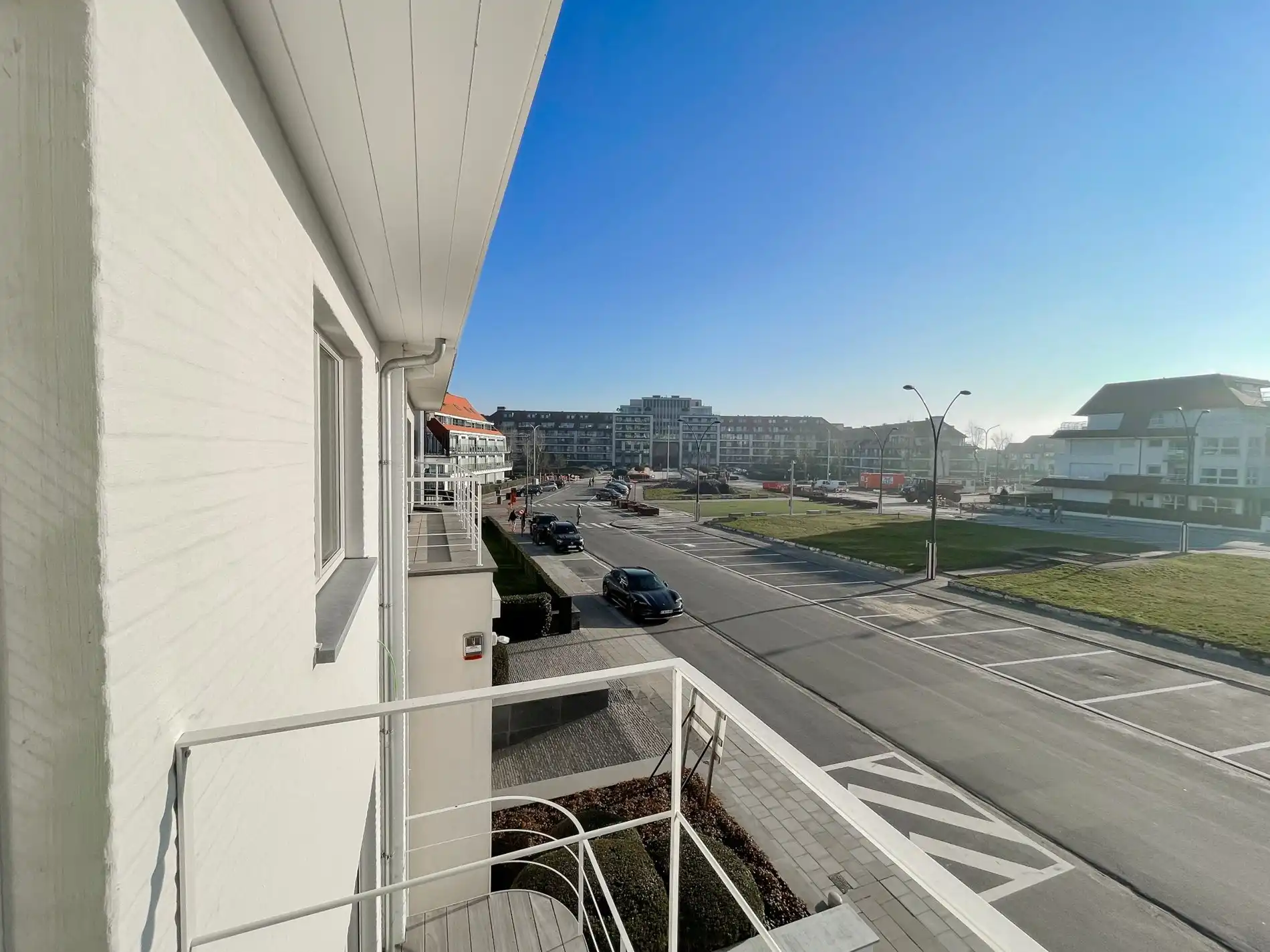 Exclusieve villa: Uitzonderlijk volledig gerenoveerde villa met frontaal zeezicht. foto 27