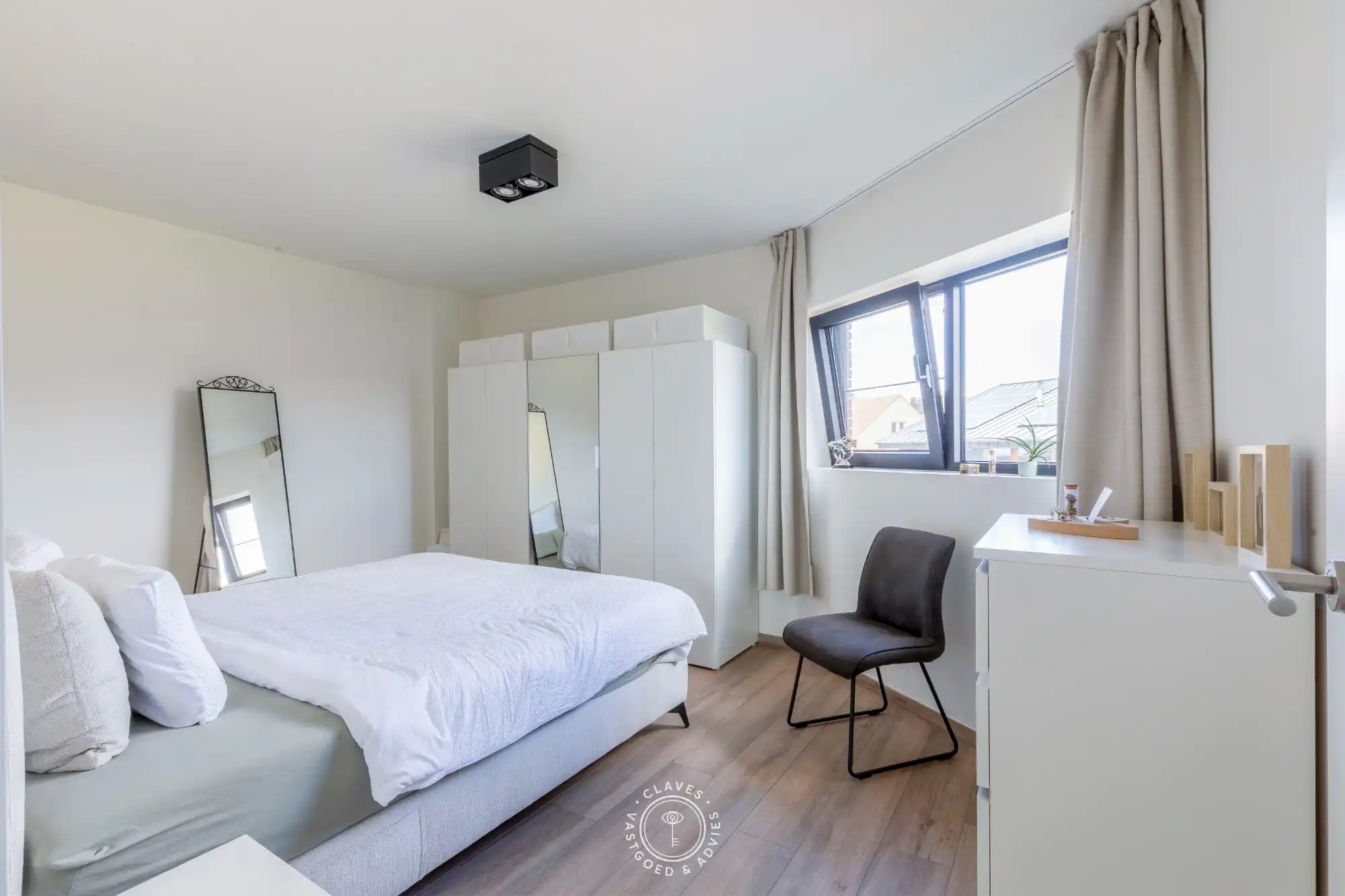 Modern kantoorgebouw met verhuurd appartement op uitstekende zichtlocatie in Belsele foto 30